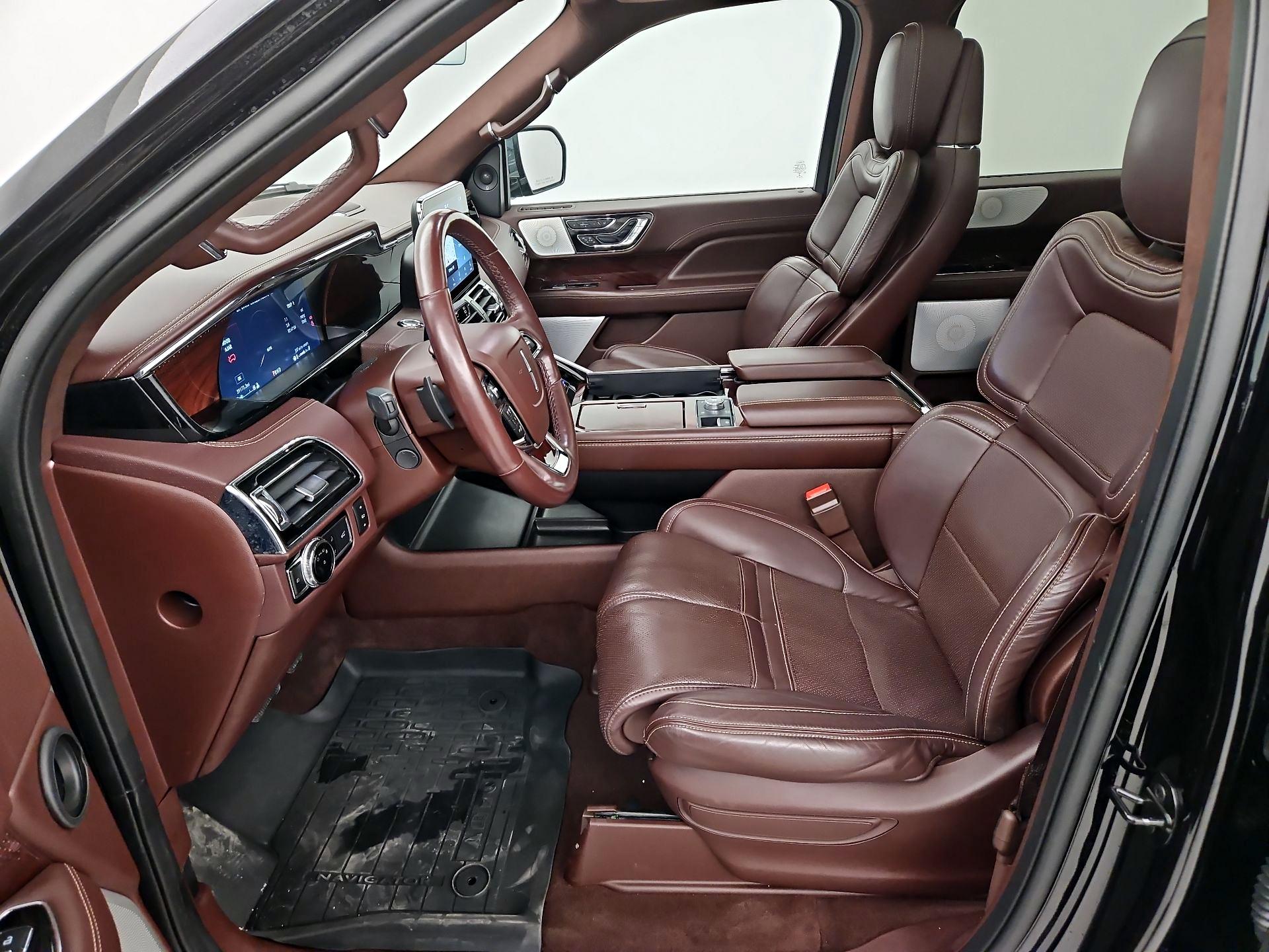 Thumbnail: 2021 Lincoln Navigator L - 11