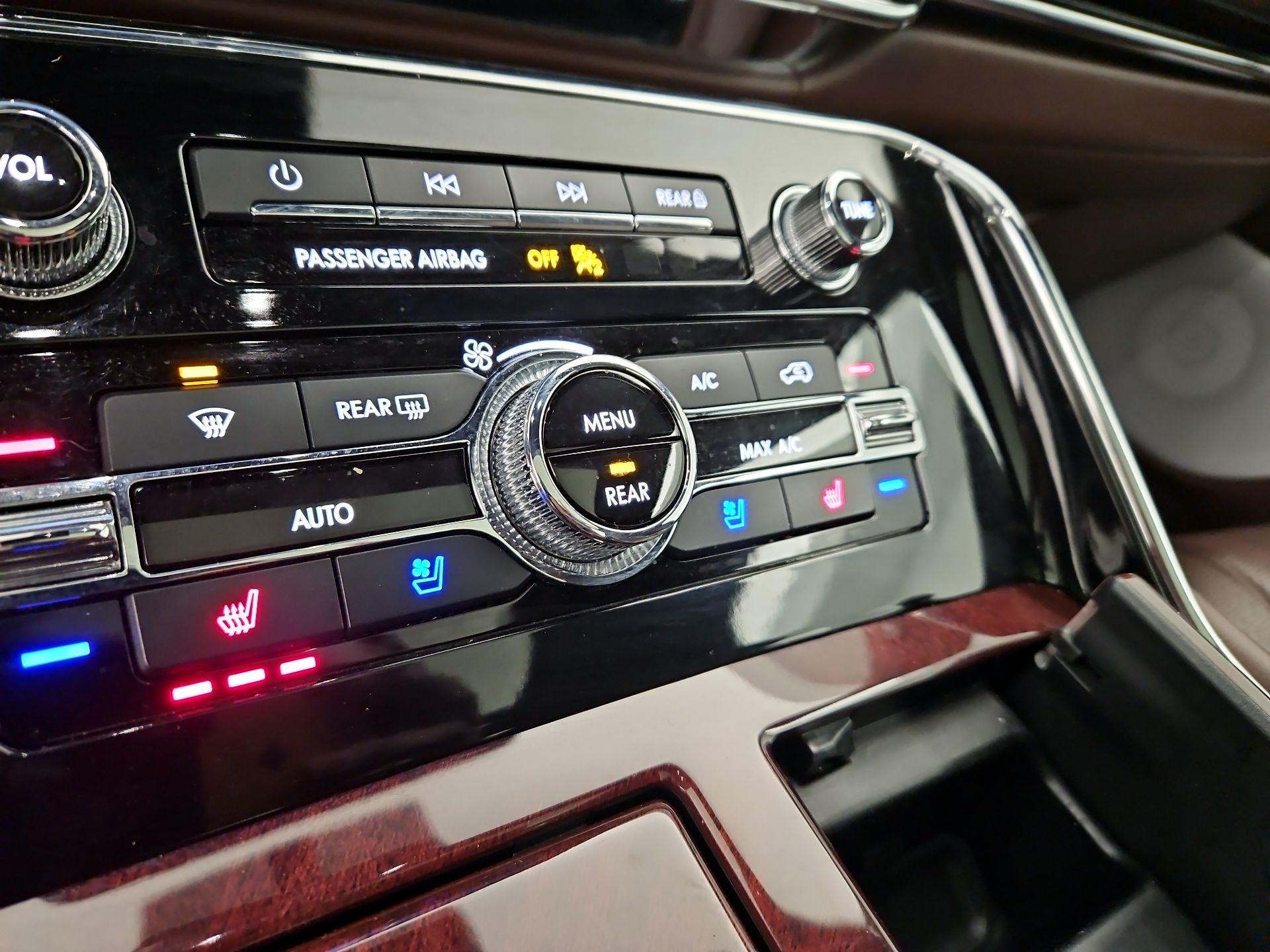 Thumbnail: 2021 Lincoln Navigator L - 16