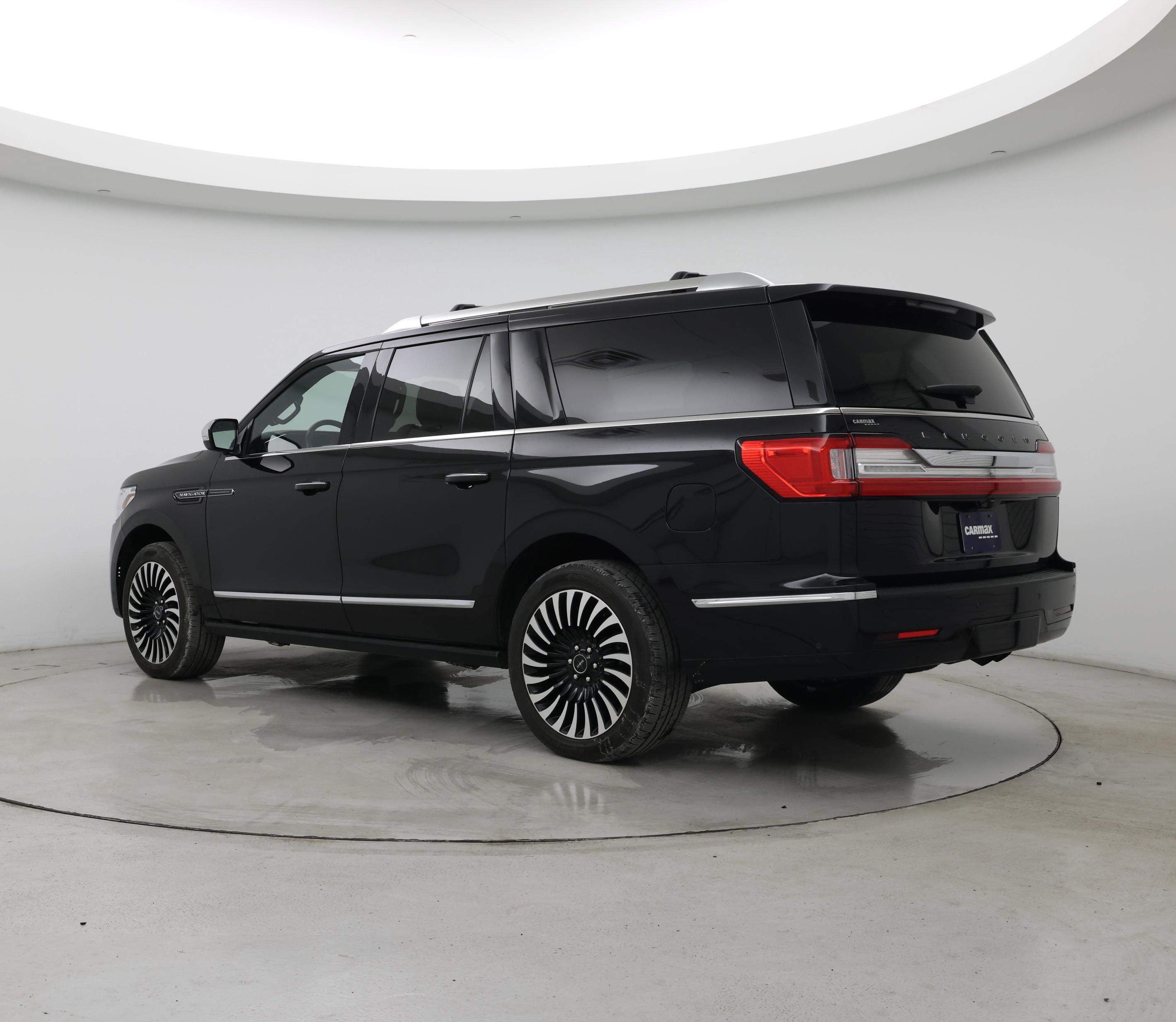 Thumbnail: 2021 Lincoln Navigator L - 2