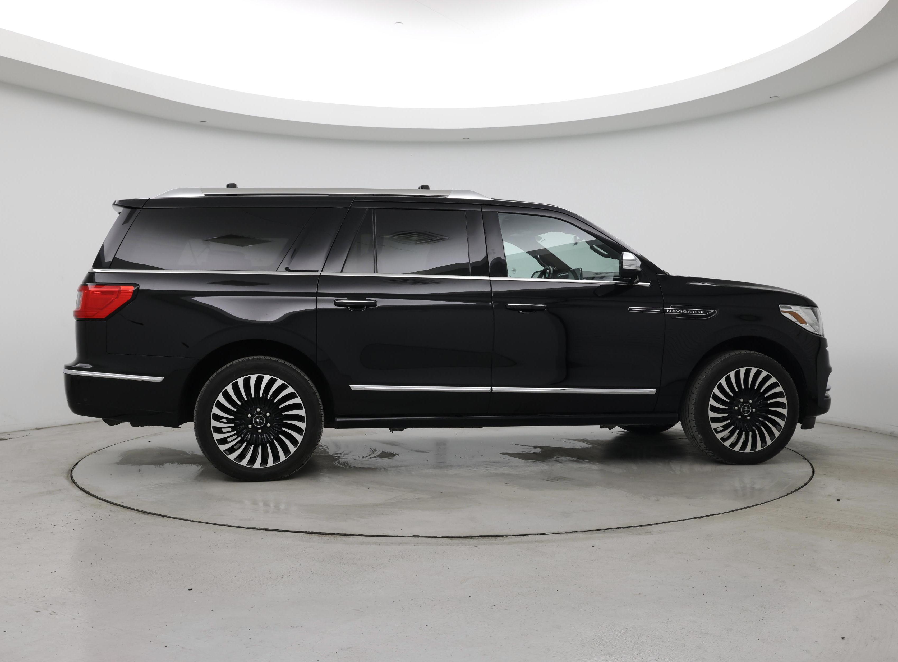 Thumbnail: 2021 Lincoln Navigator L - 7
