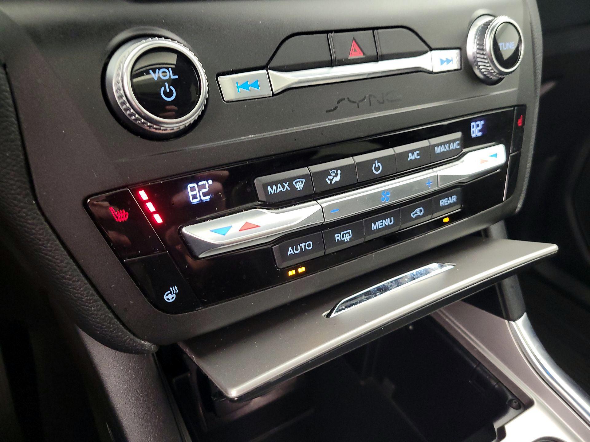 Thumbnail: 2020 Ford Explorer - 16