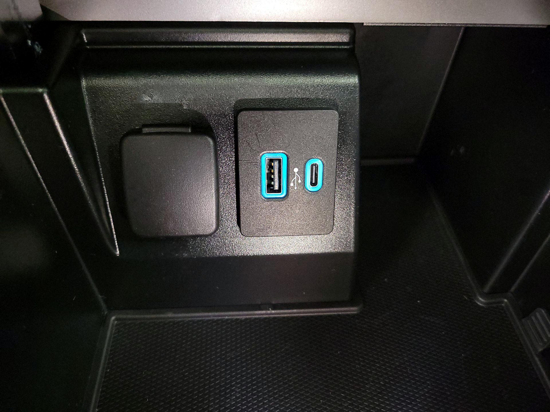 Thumbnail: 2020 Ford Explorer - 18