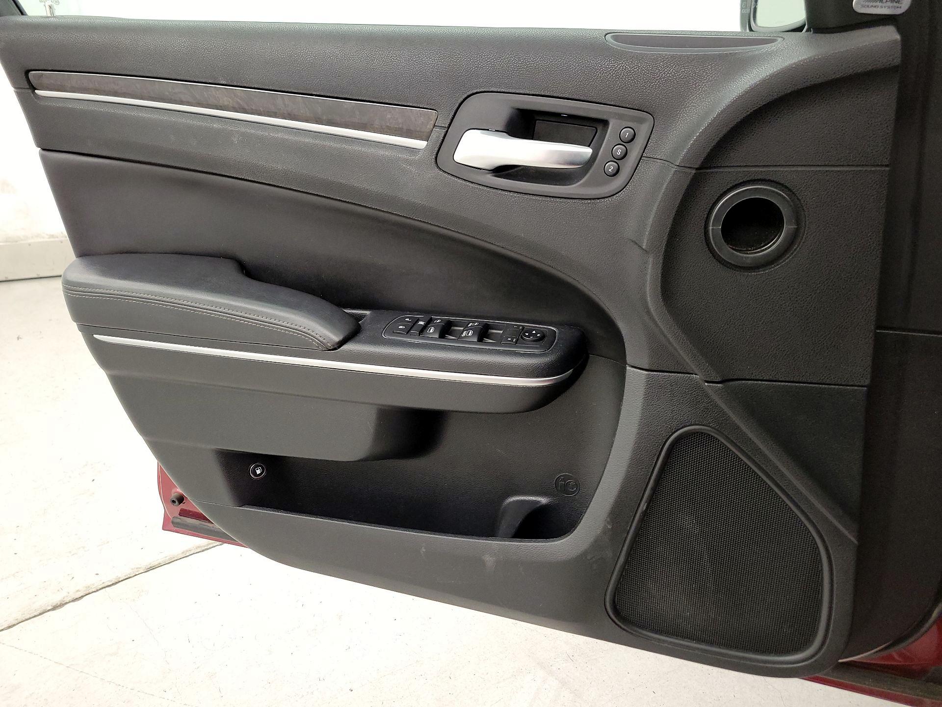 Thumbnail: 2018 Chrysler 300 - 12