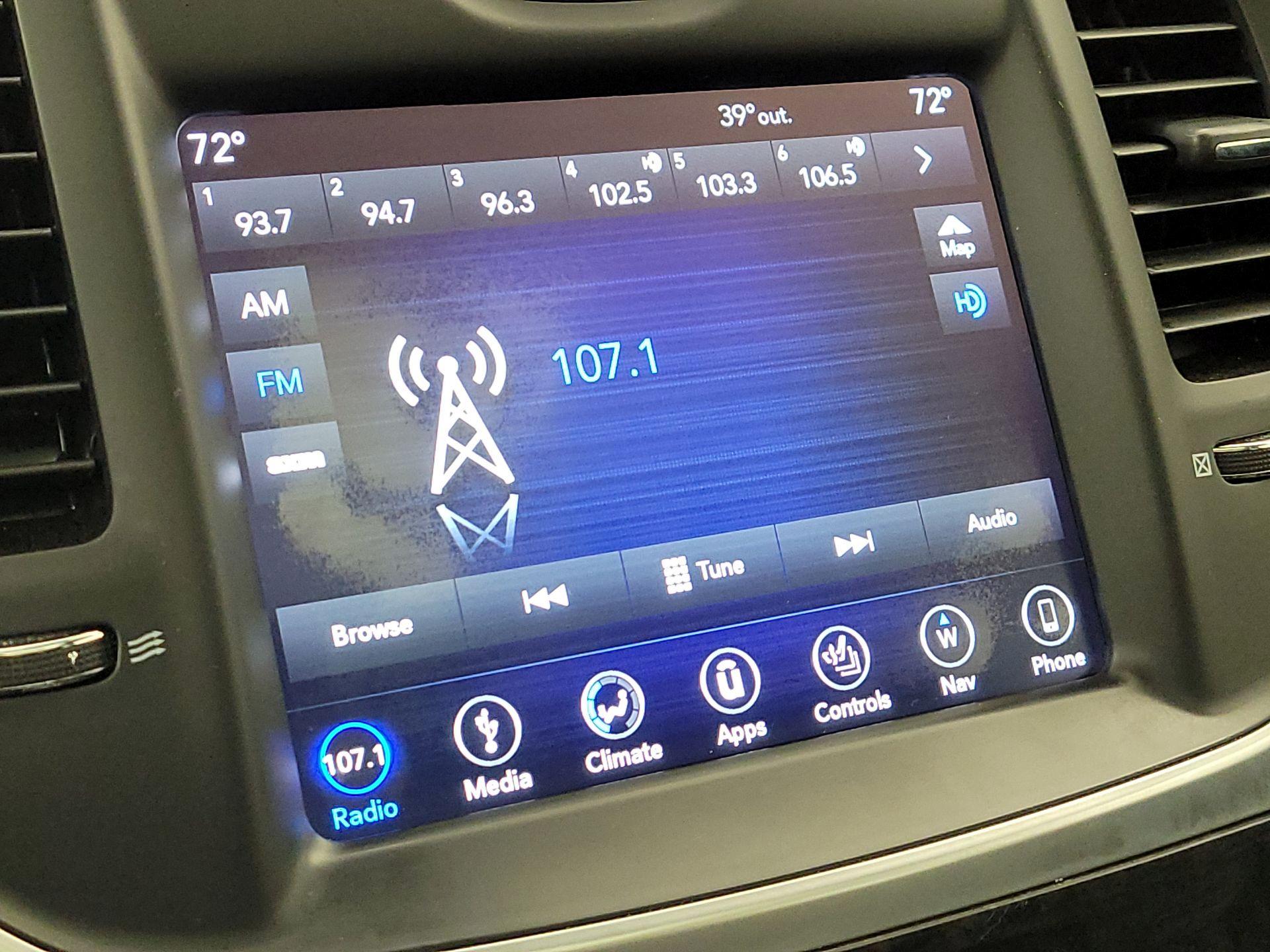 Thumbnail: 2018 Chrysler 300 - 16