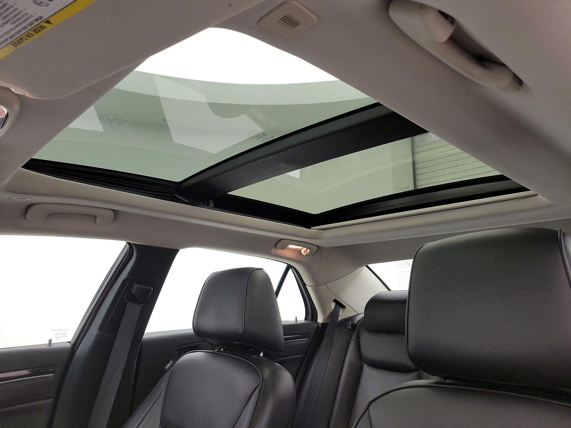 Thumbnail: 2018 Chrysler 300 - 20