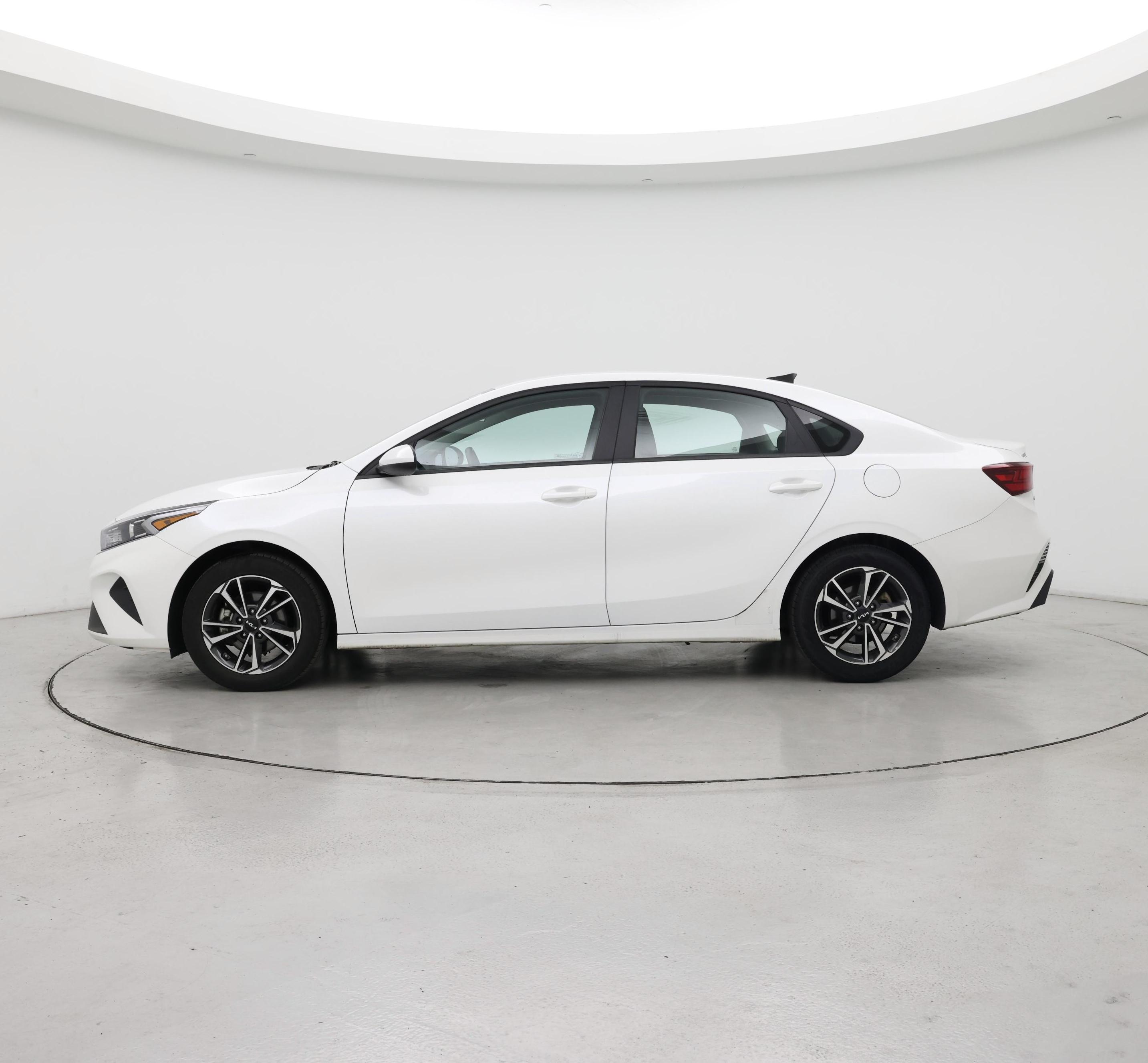 Thumbnail: 2024 Kia Forte - 3