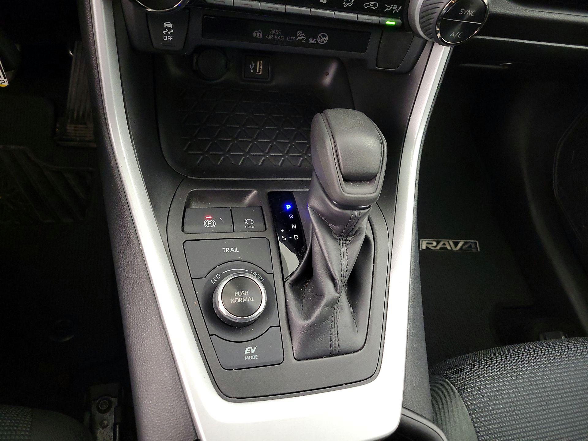 Thumbnail: 2024 Toyota RAV4 - 18