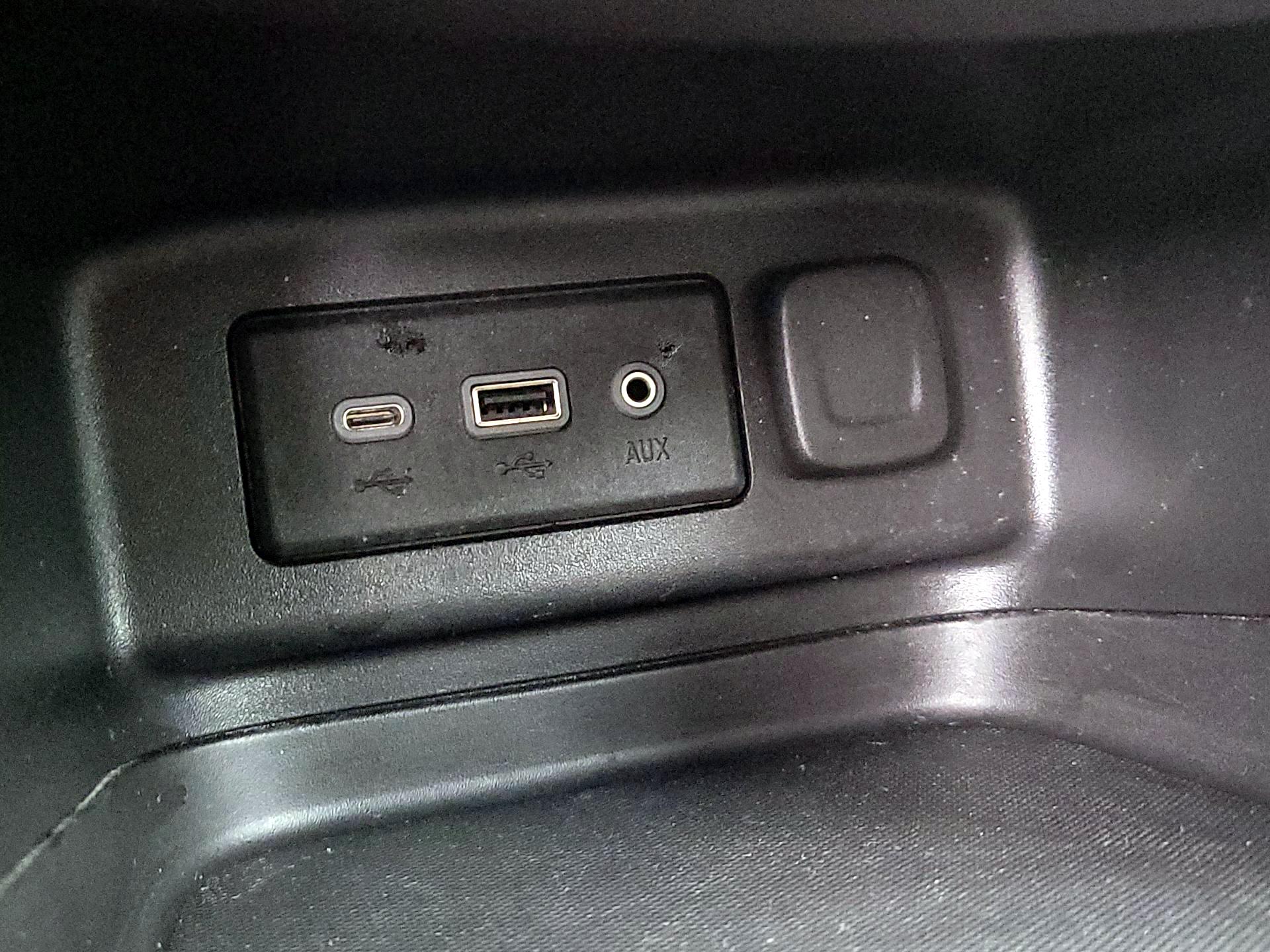 Thumbnail: 2022 Chevrolet Equinox - 18