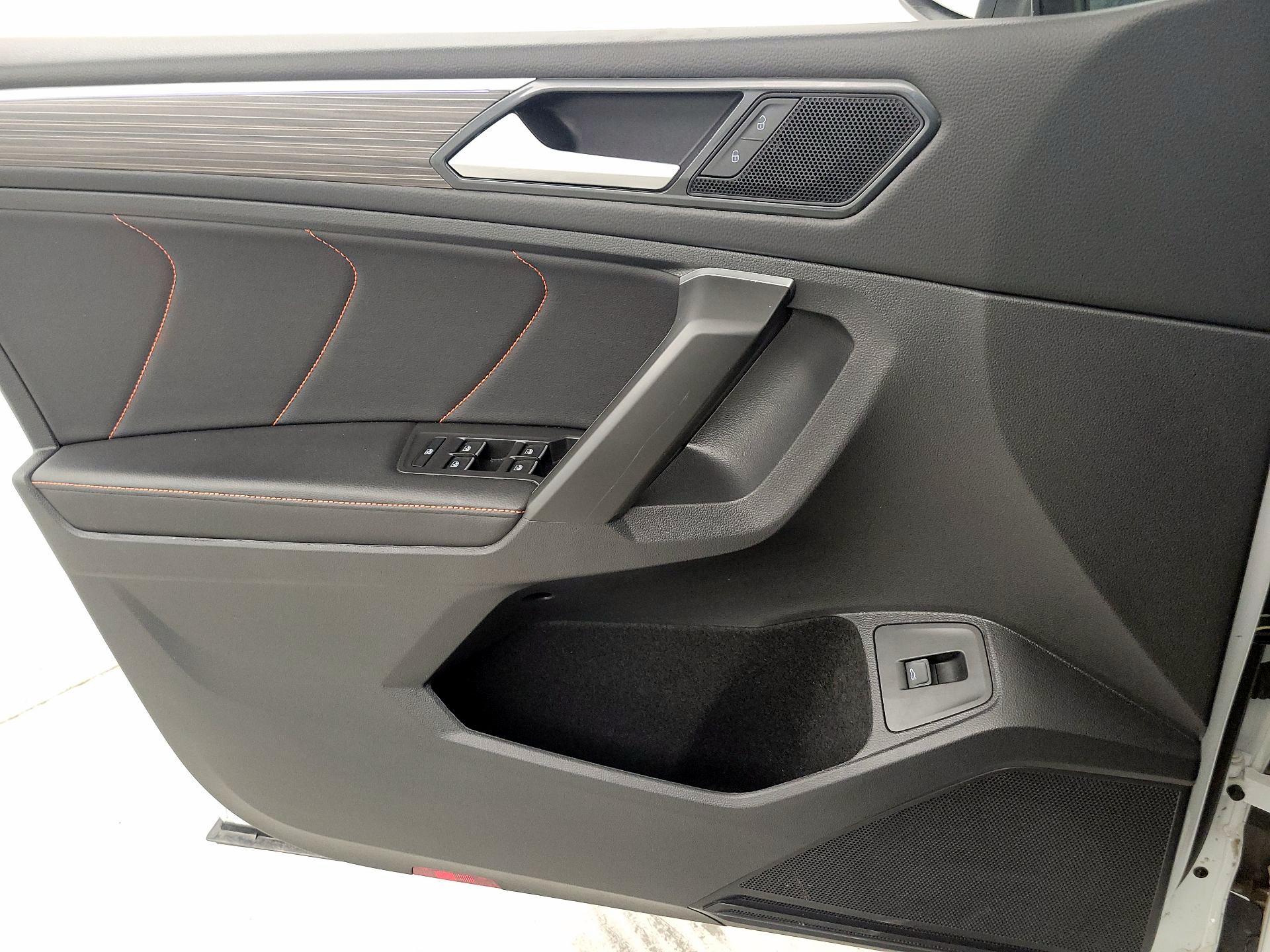 Thumbnail: 2024 Volkswagen Tiguan - 12