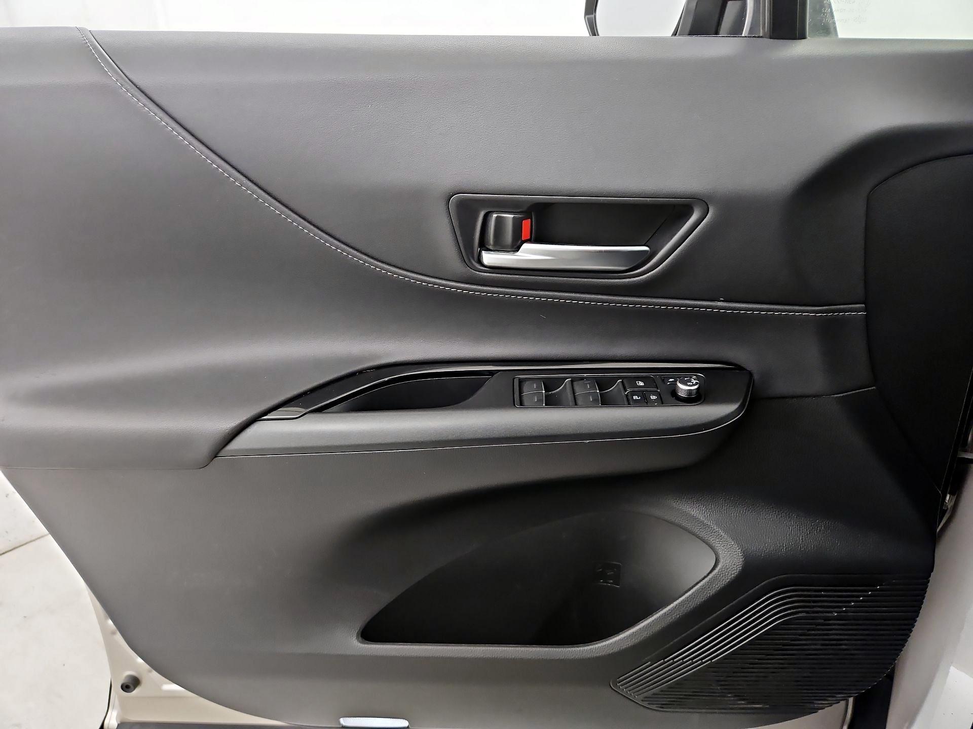 Thumbnail: 2024 Toyota Venza - 12