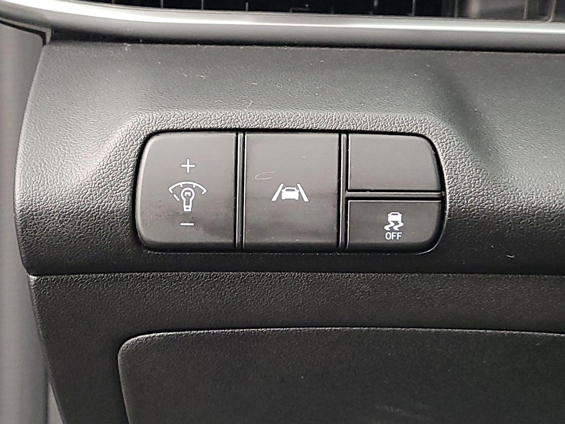 Thumbnail: 2022 Hyundai Elantra - 13