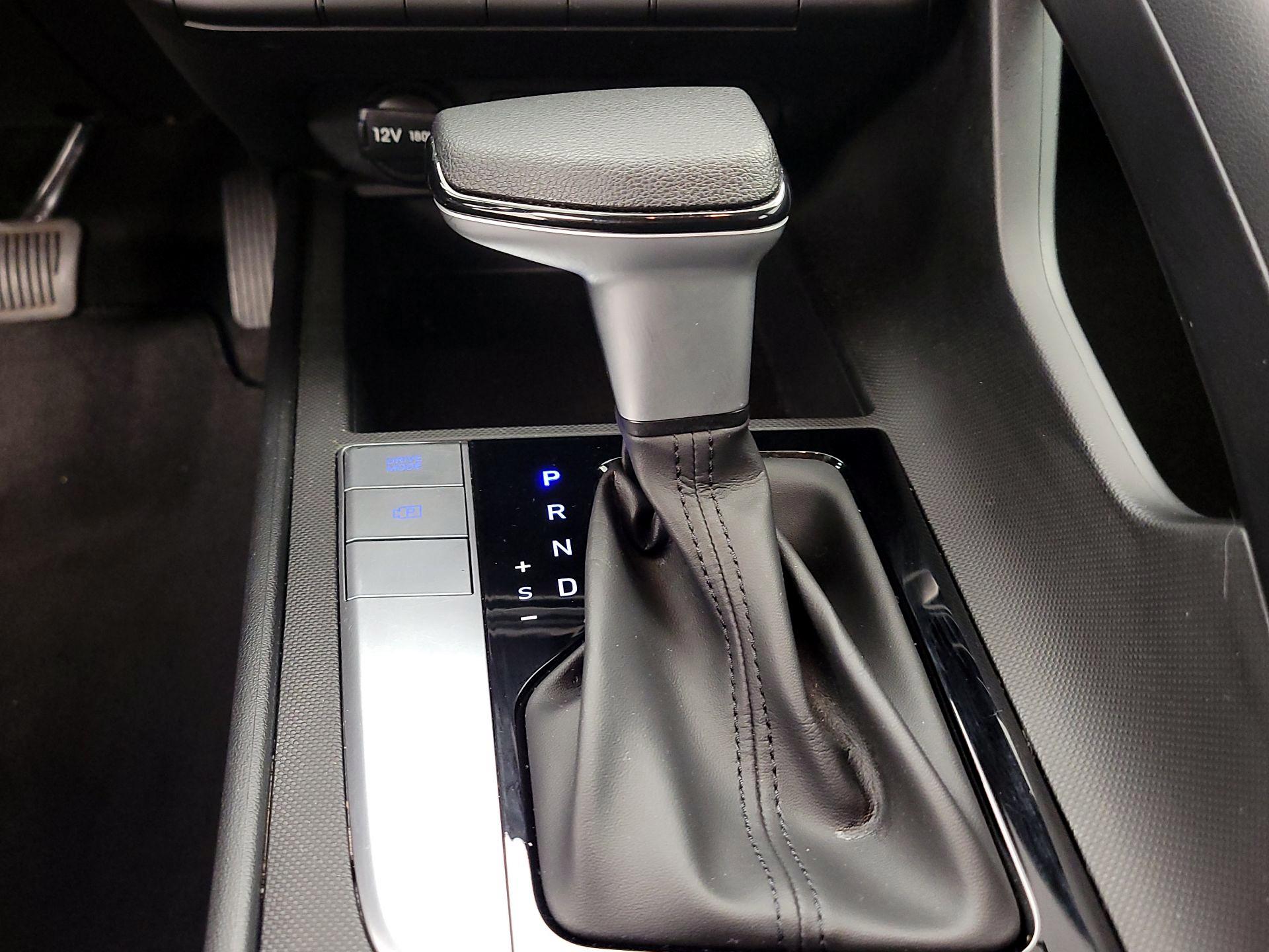 Thumbnail: 2022 Hyundai Elantra - 17