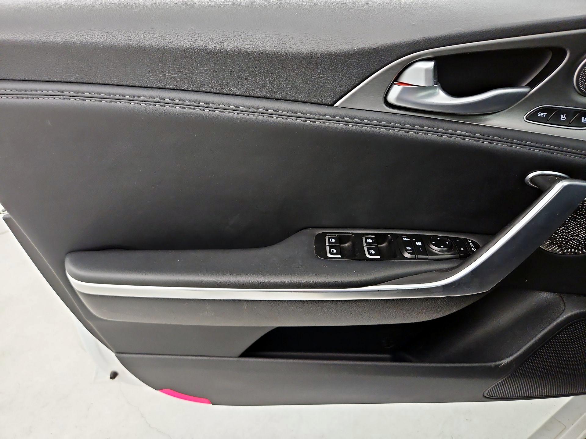 Thumbnail: 2018 Kia Stinger - 12