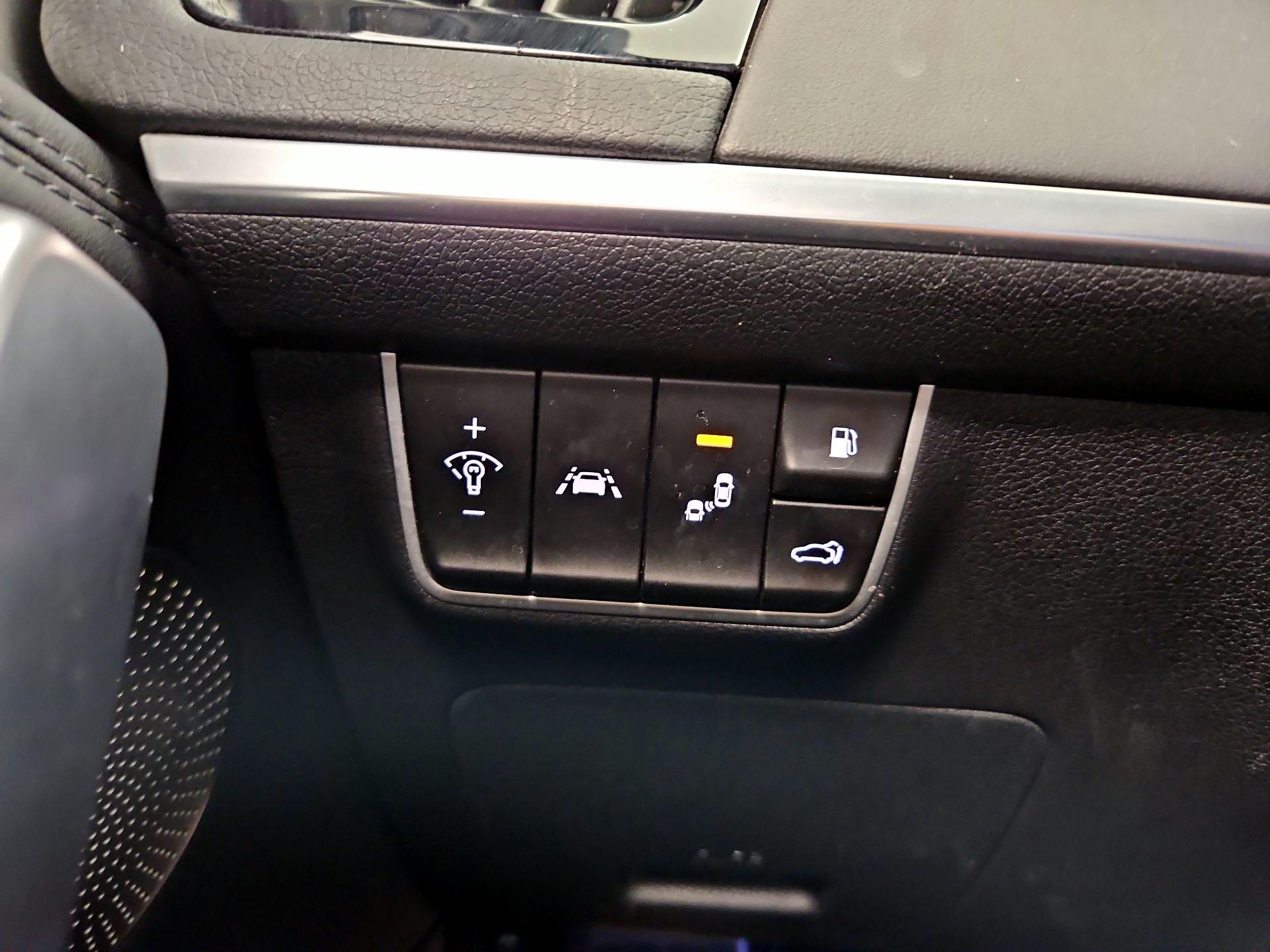 Thumbnail: 2018 Kia Stinger - 13