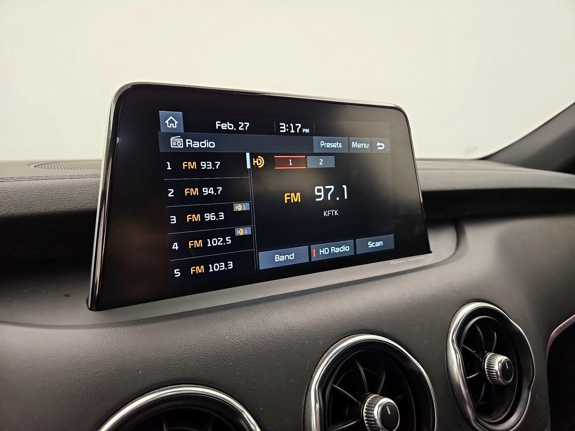 Thumbnail: 2018 Kia Stinger - 16