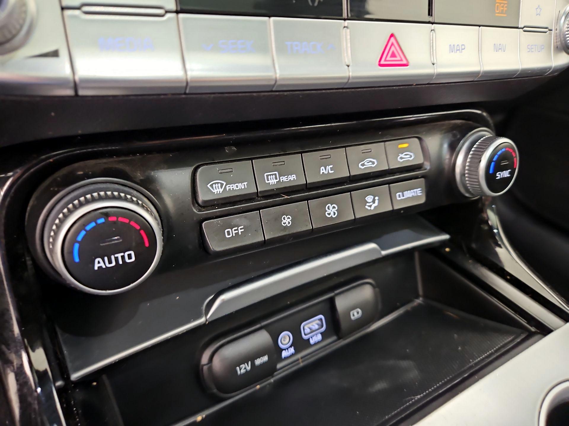 Thumbnail: 2018 Kia Stinger - 17