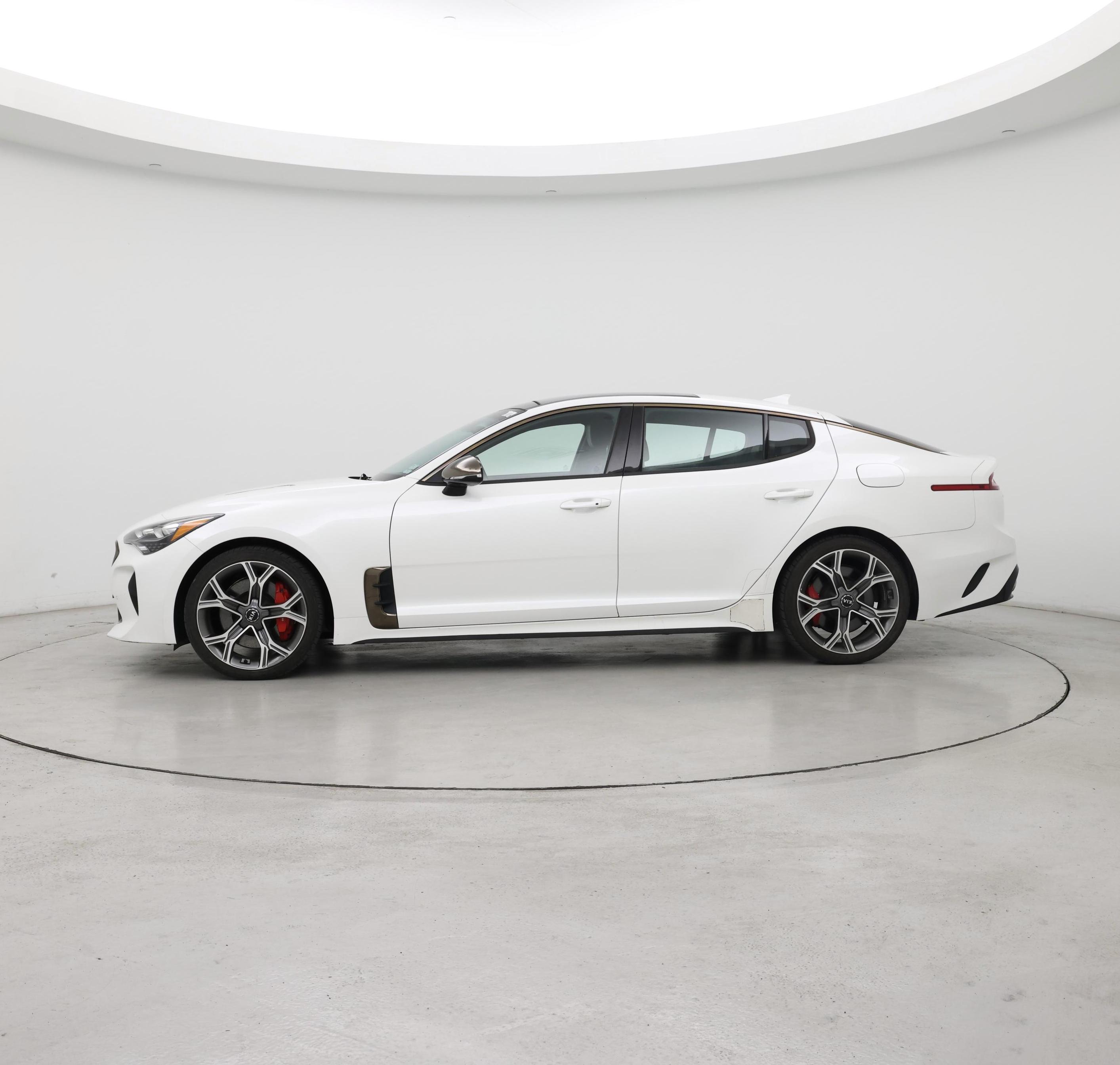 Thumbnail: 2018 Kia Stinger - 3