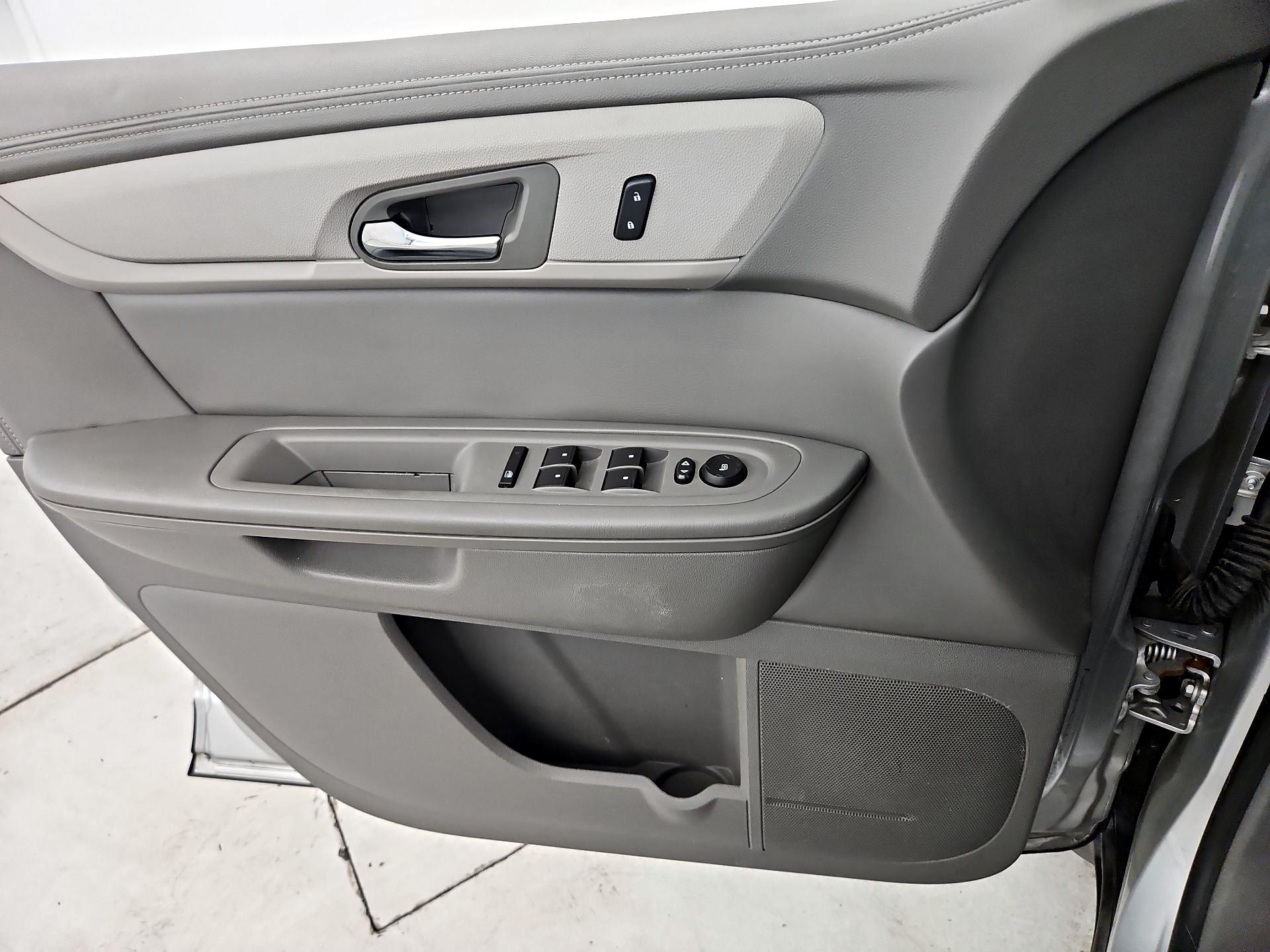 Thumbnail: 2017 Chevrolet Traverse - 12