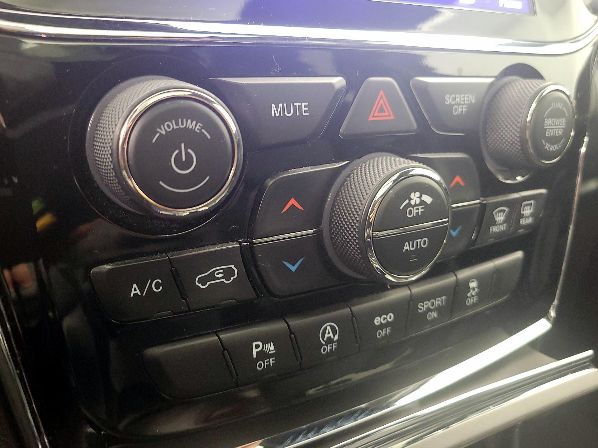 Thumbnail: 2019 Jeep Grand Cherokee - 17