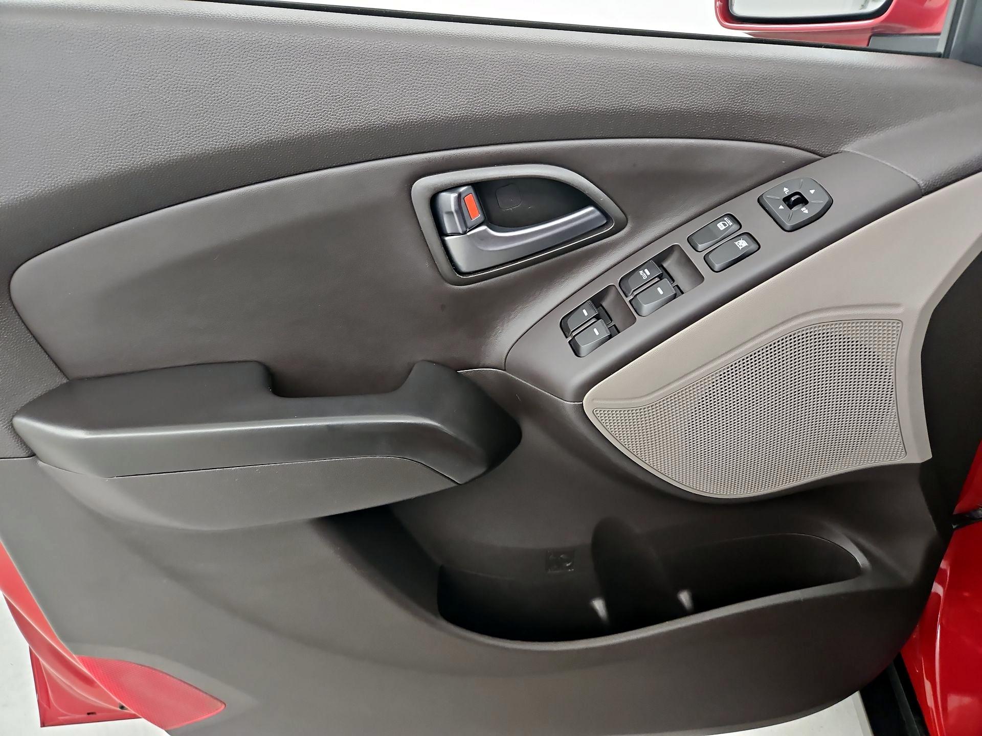 Thumbnail: 2014 Hyundai Tucson - 12