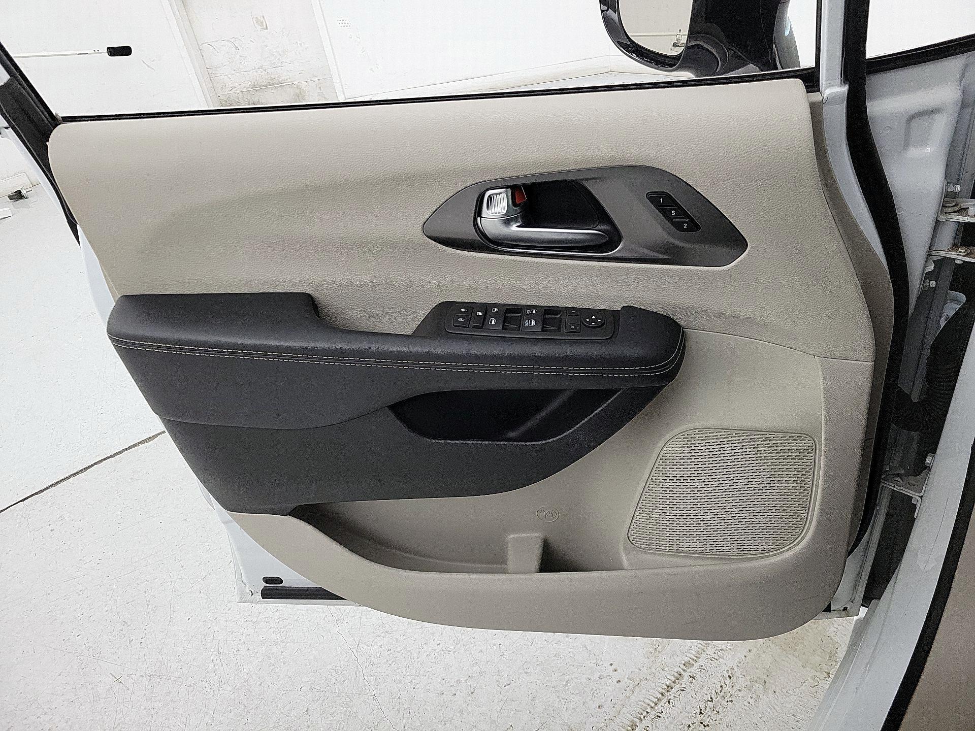 Thumbnail: 2024 Chrysler Pacifica - 12