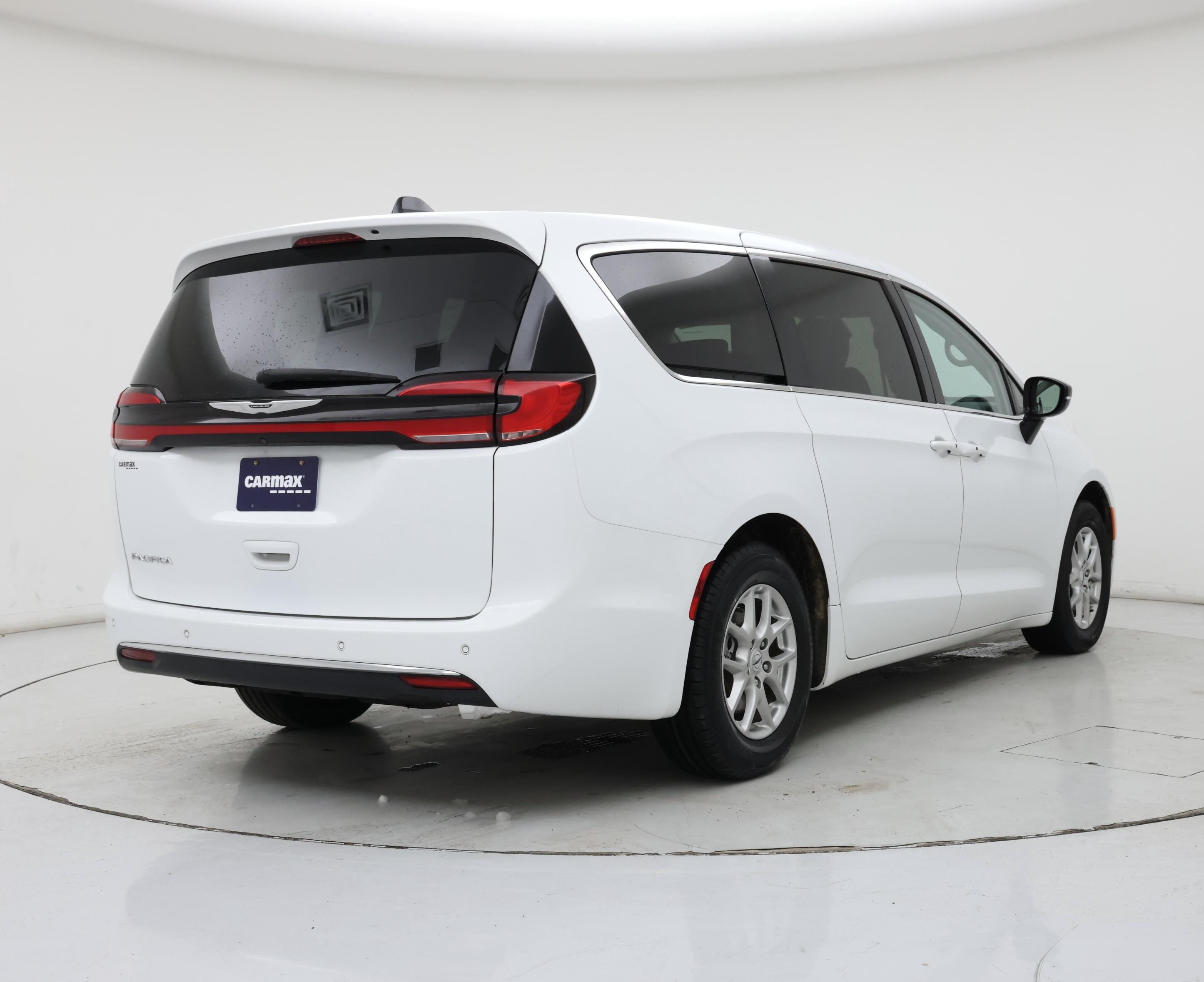 Thumbnail: 2024 Chrysler Pacifica - 8