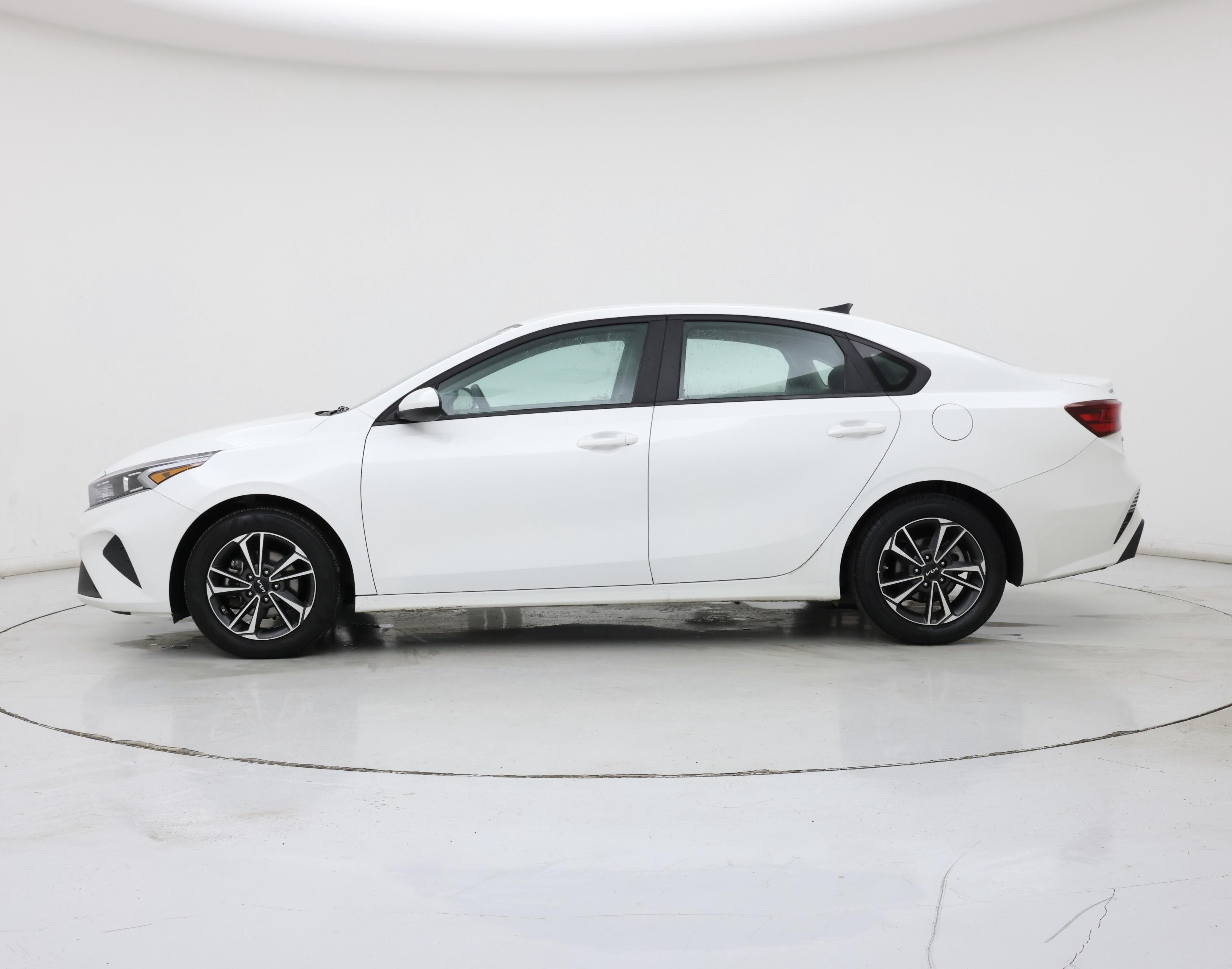 Thumbnail: 2024 Kia Forte - 3