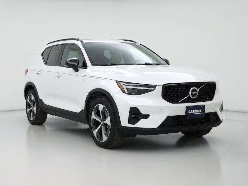 2023 Volvo XC40 B5 Ultimate Dark Theme