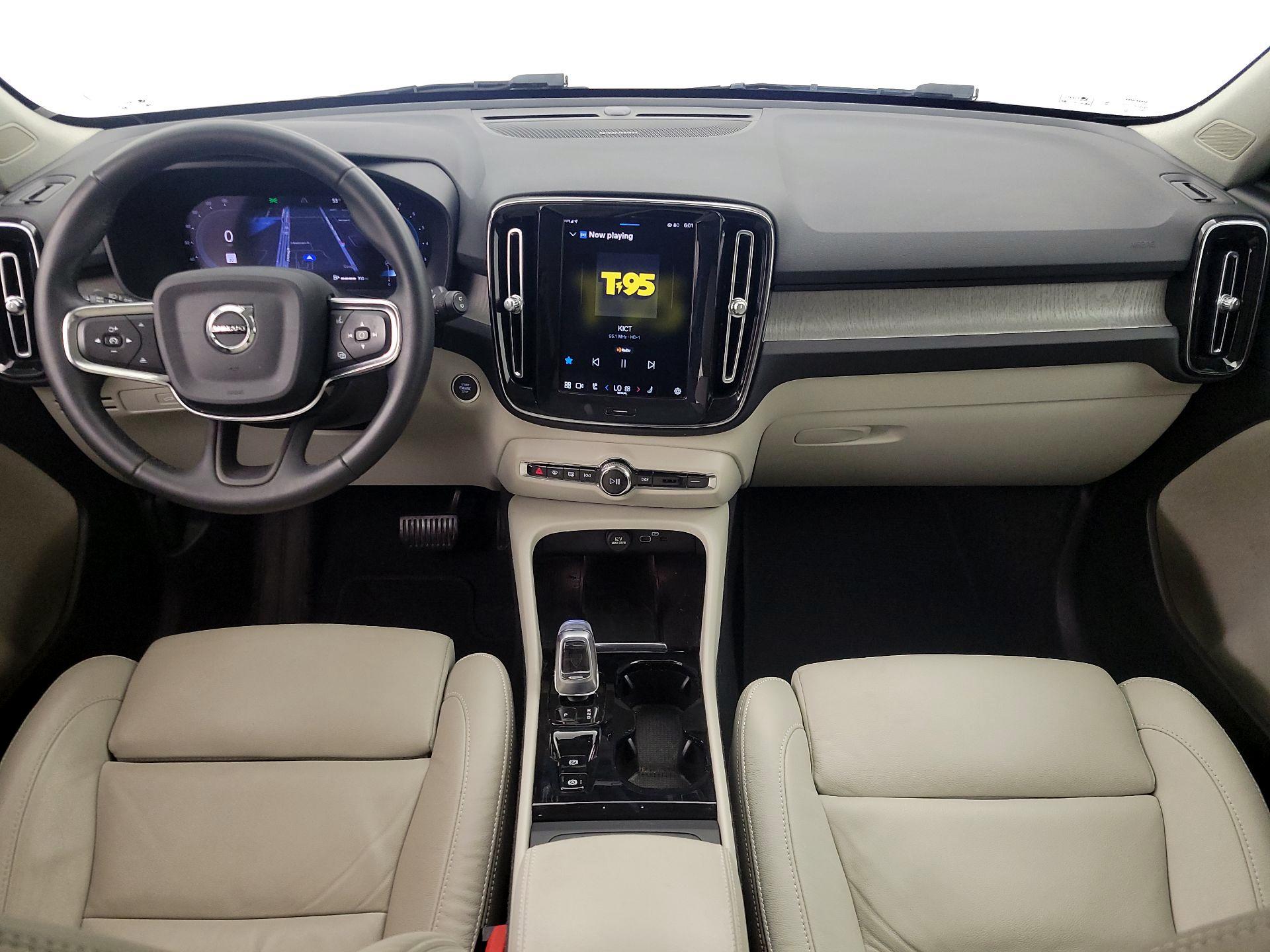 Thumbnail: 2023 Volvo XC40 - 9