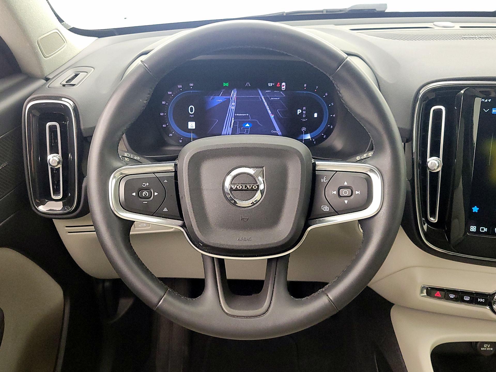 Thumbnail: 2023 Volvo XC40 - 10