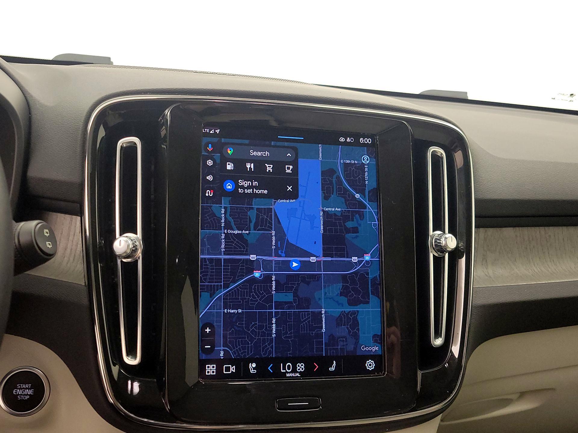 Thumbnail: 2023 Volvo XC40 - 14