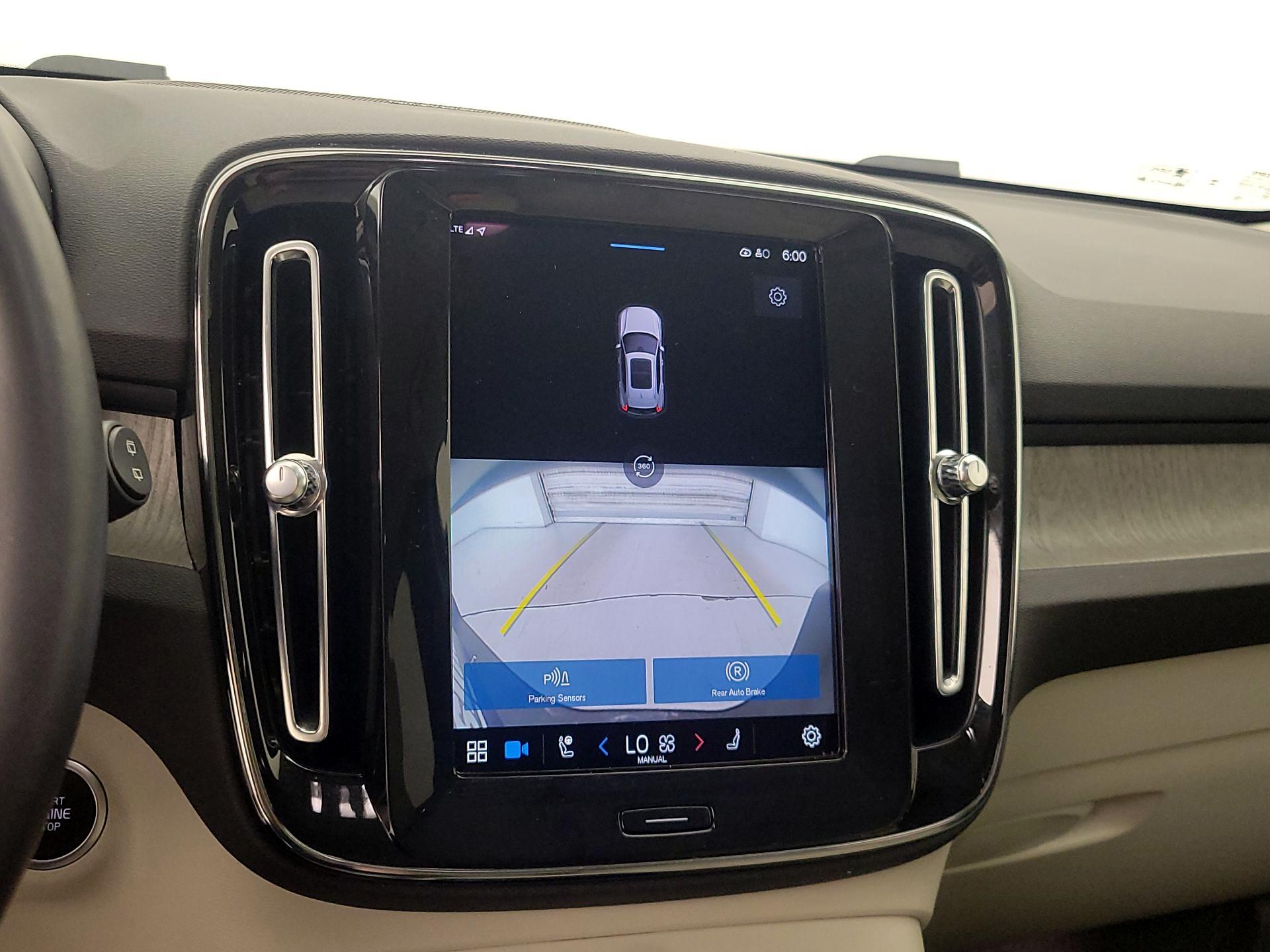 Thumbnail: 2023 Volvo XC40 - 15