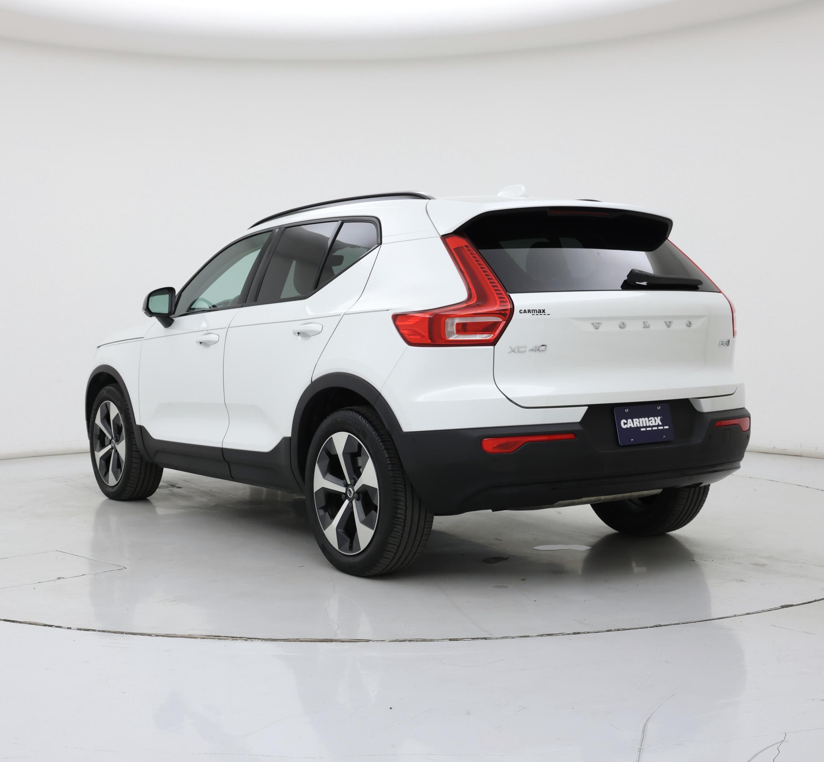 Thumbnail: 2023 Volvo XC40 - 2