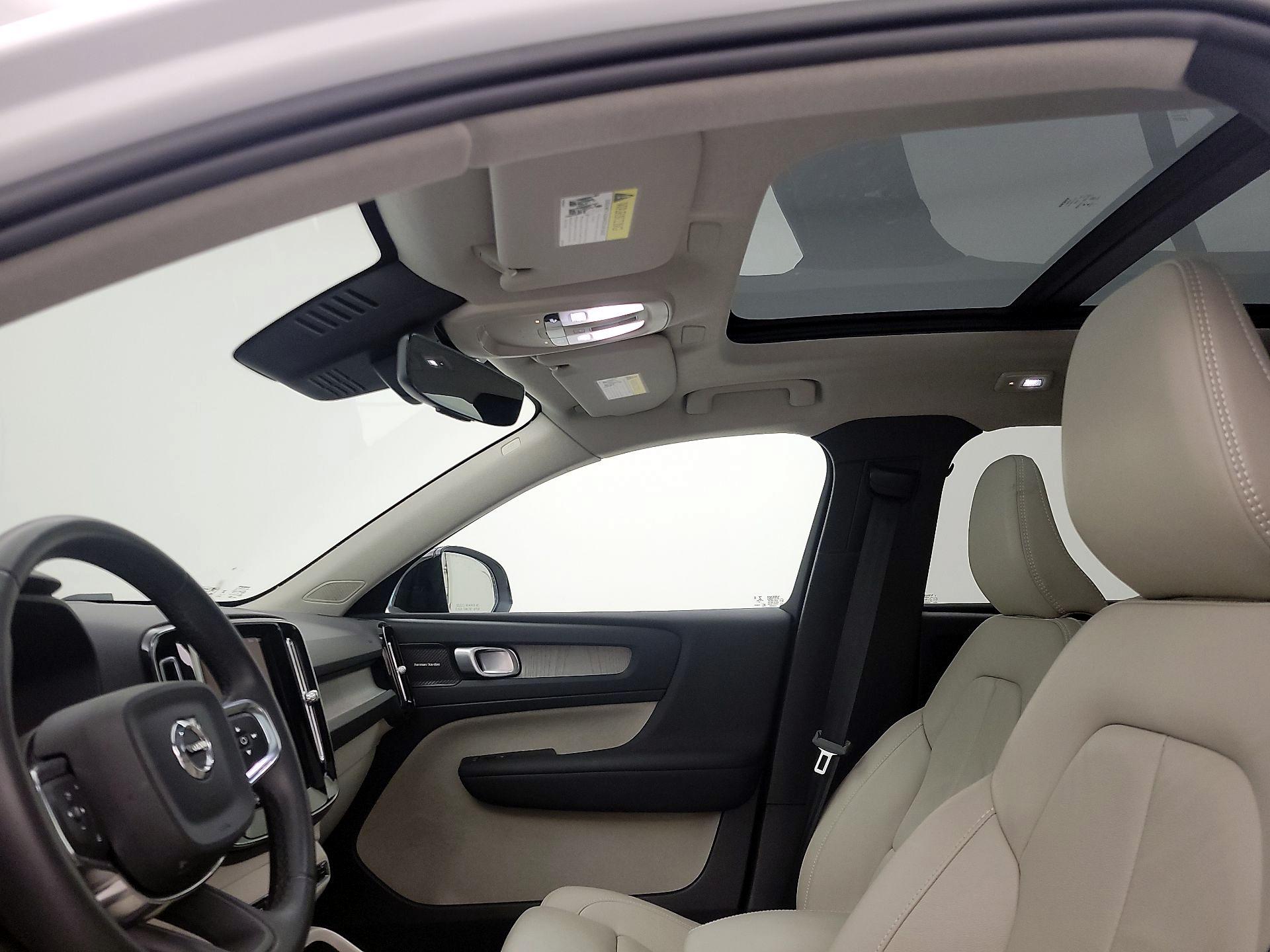 Thumbnail: 2023 Volvo XC40 - 20