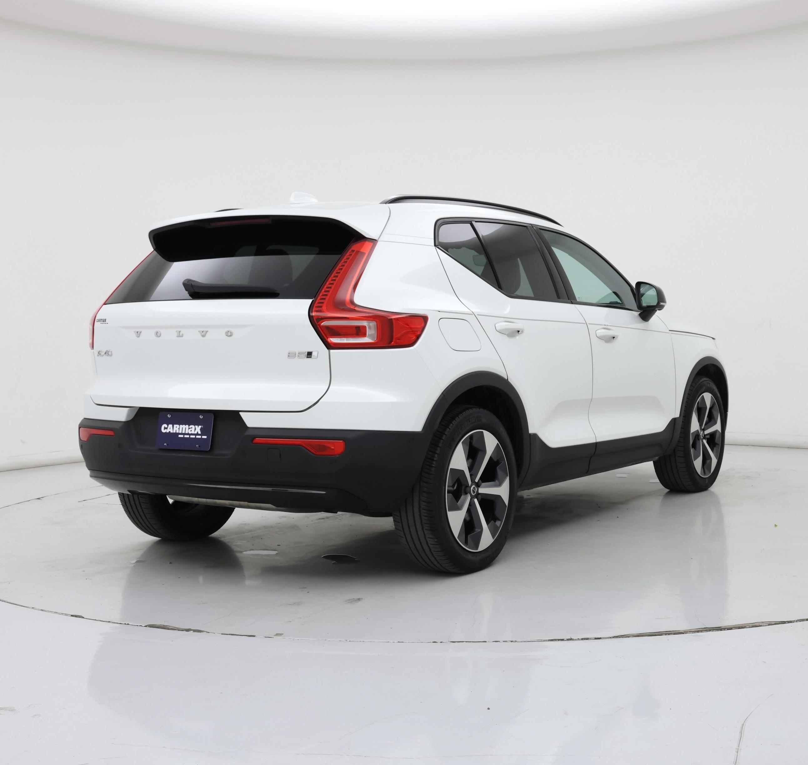 Thumbnail: 2023 Volvo XC40 - 8