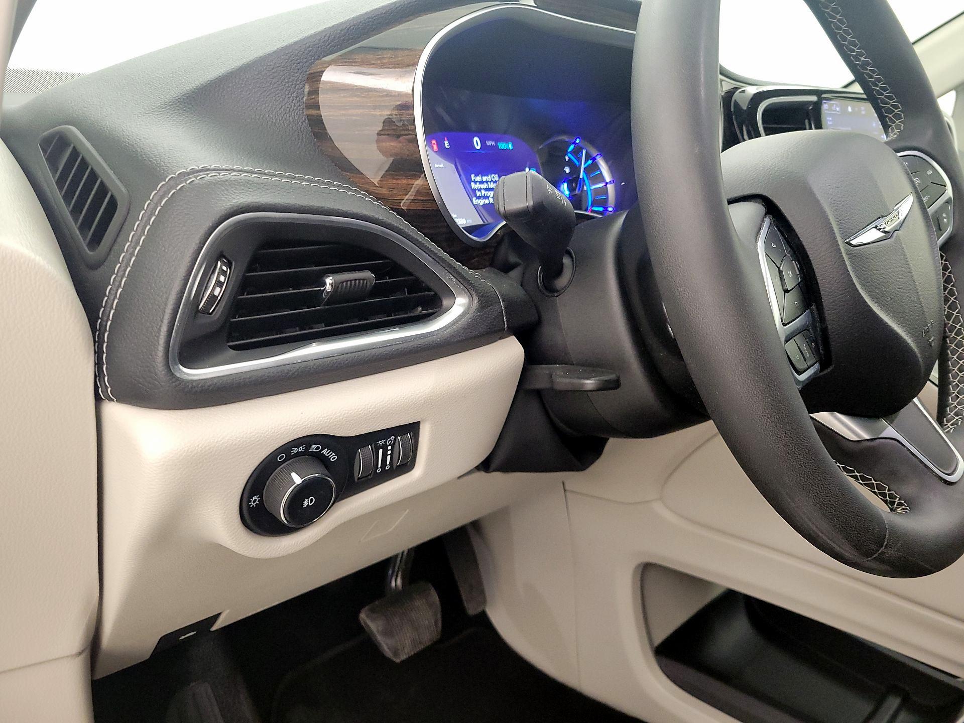 Thumbnail: 2023 Chrysler Pacifica - 13