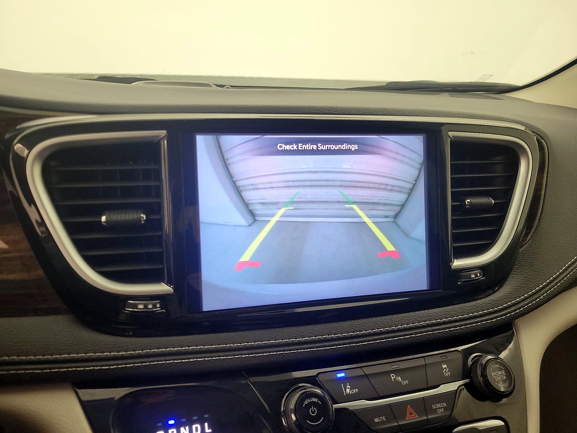 Thumbnail: 2023 Chrysler Pacifica - 15