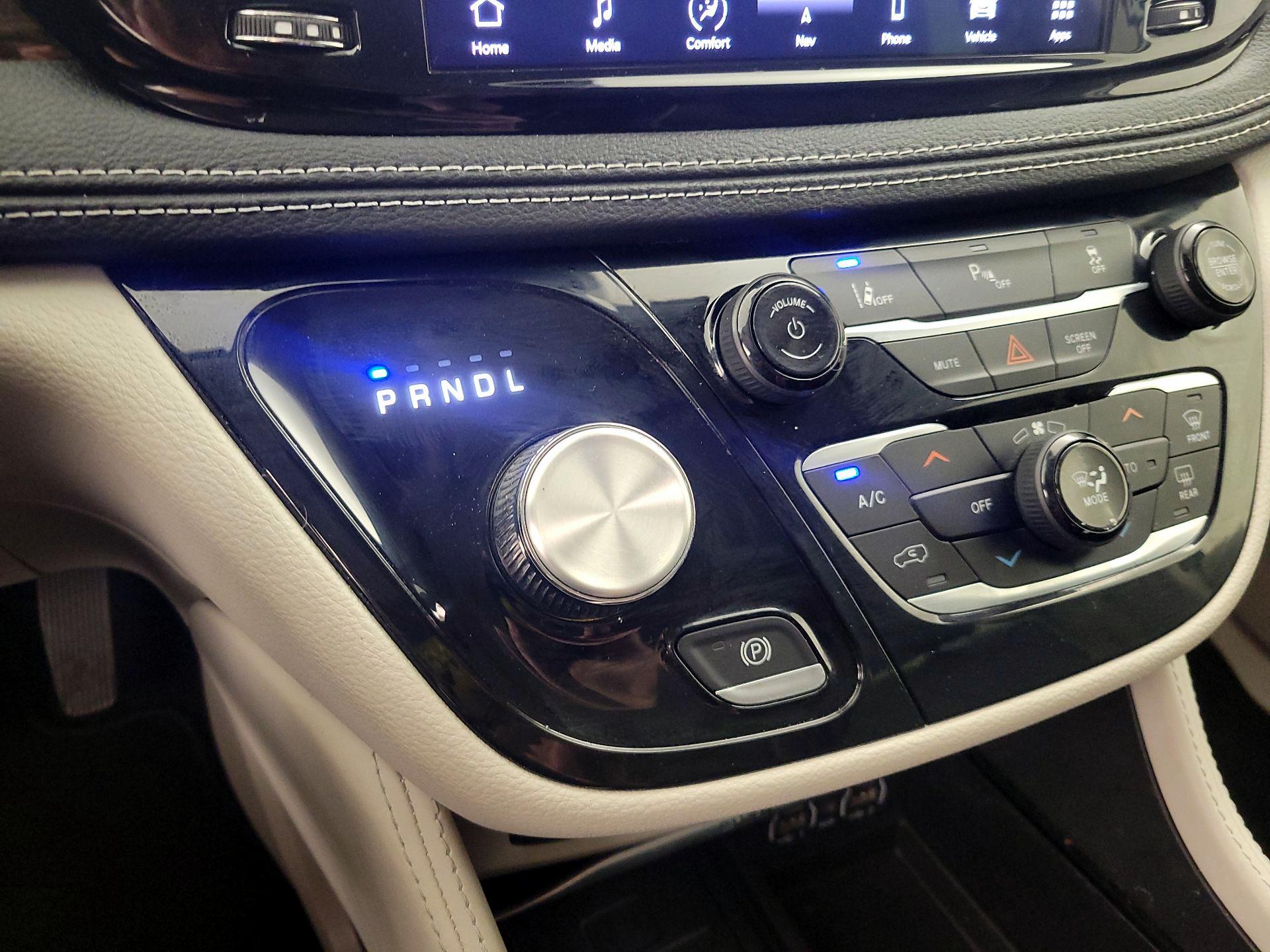 Thumbnail: 2023 Chrysler Pacifica - 18