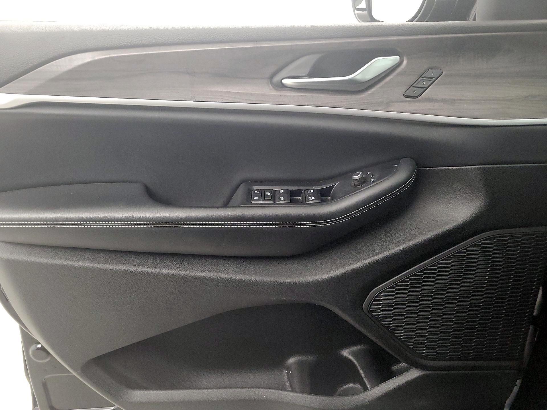 Thumbnail: 2023 Jeep Grand Cherokee - 12