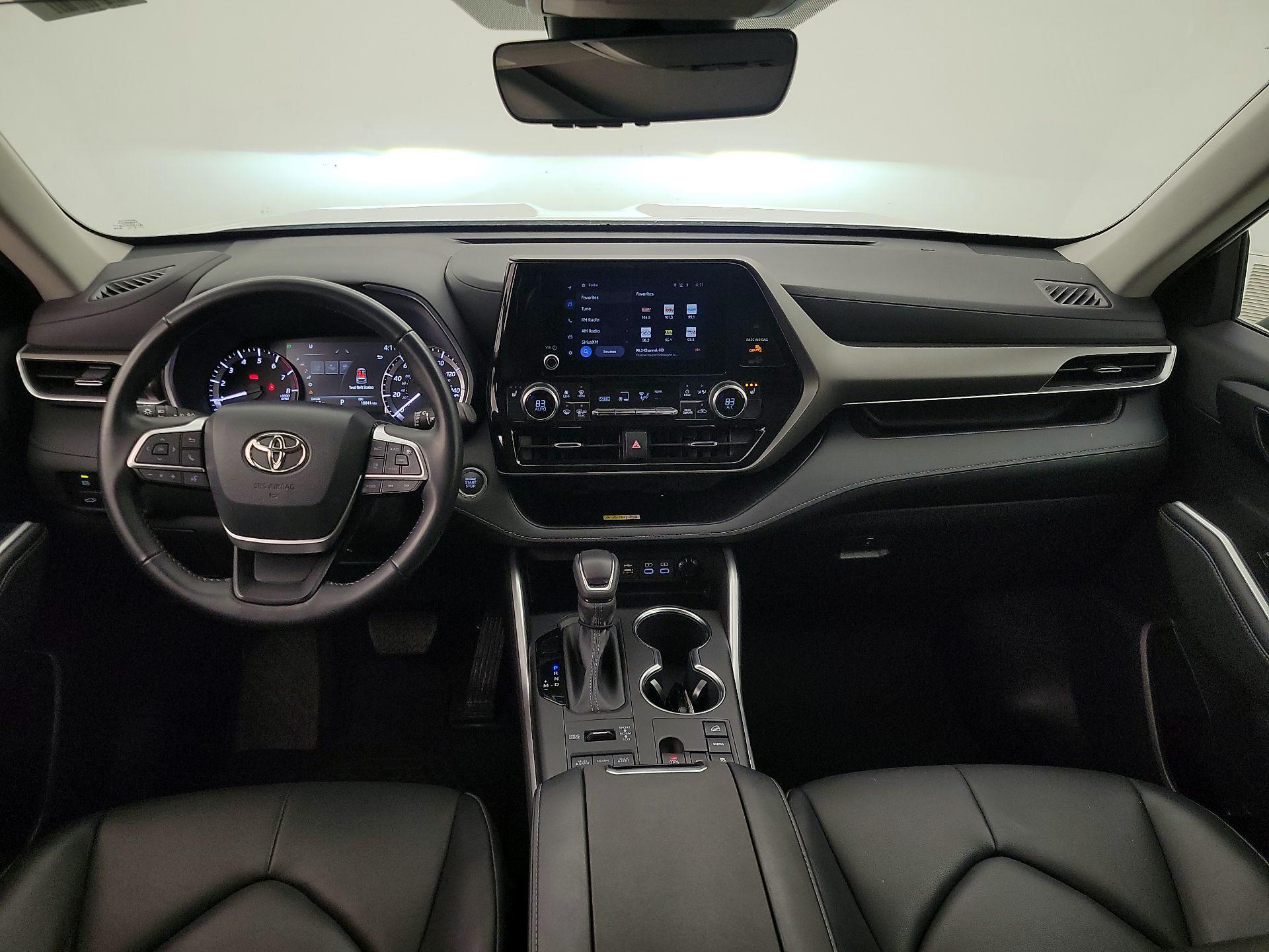 Thumbnail: 2023 Toyota Highlander - 9