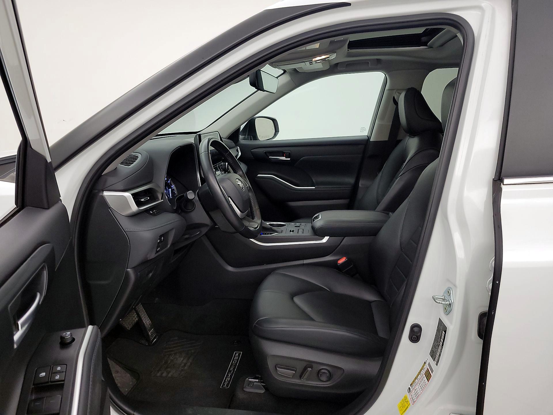 Thumbnail: 2023 Toyota Highlander - 11