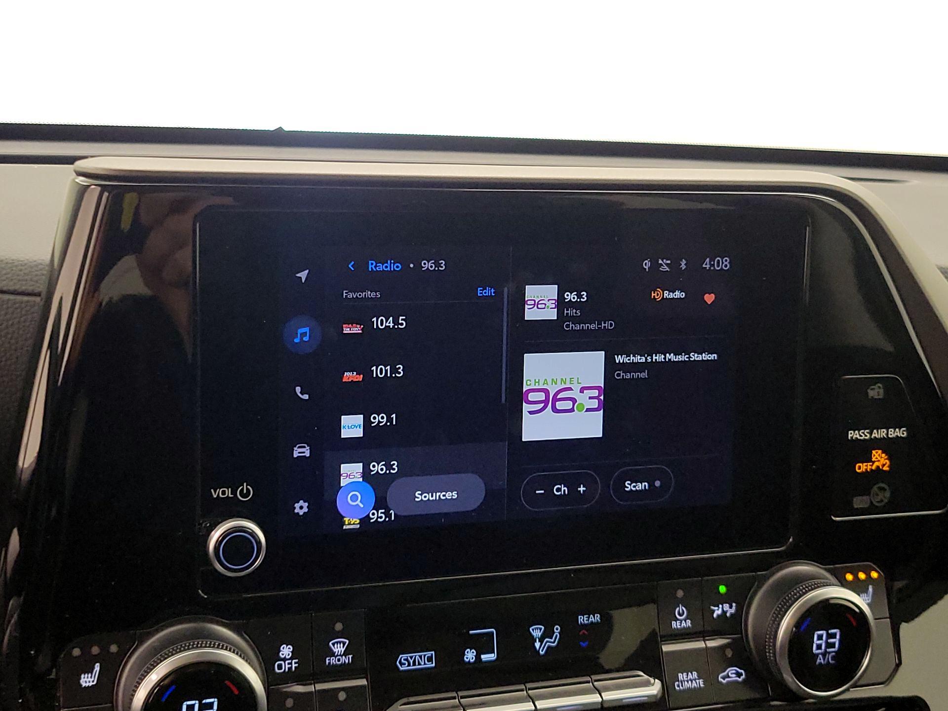 Thumbnail: 2023 Toyota Highlander - 15