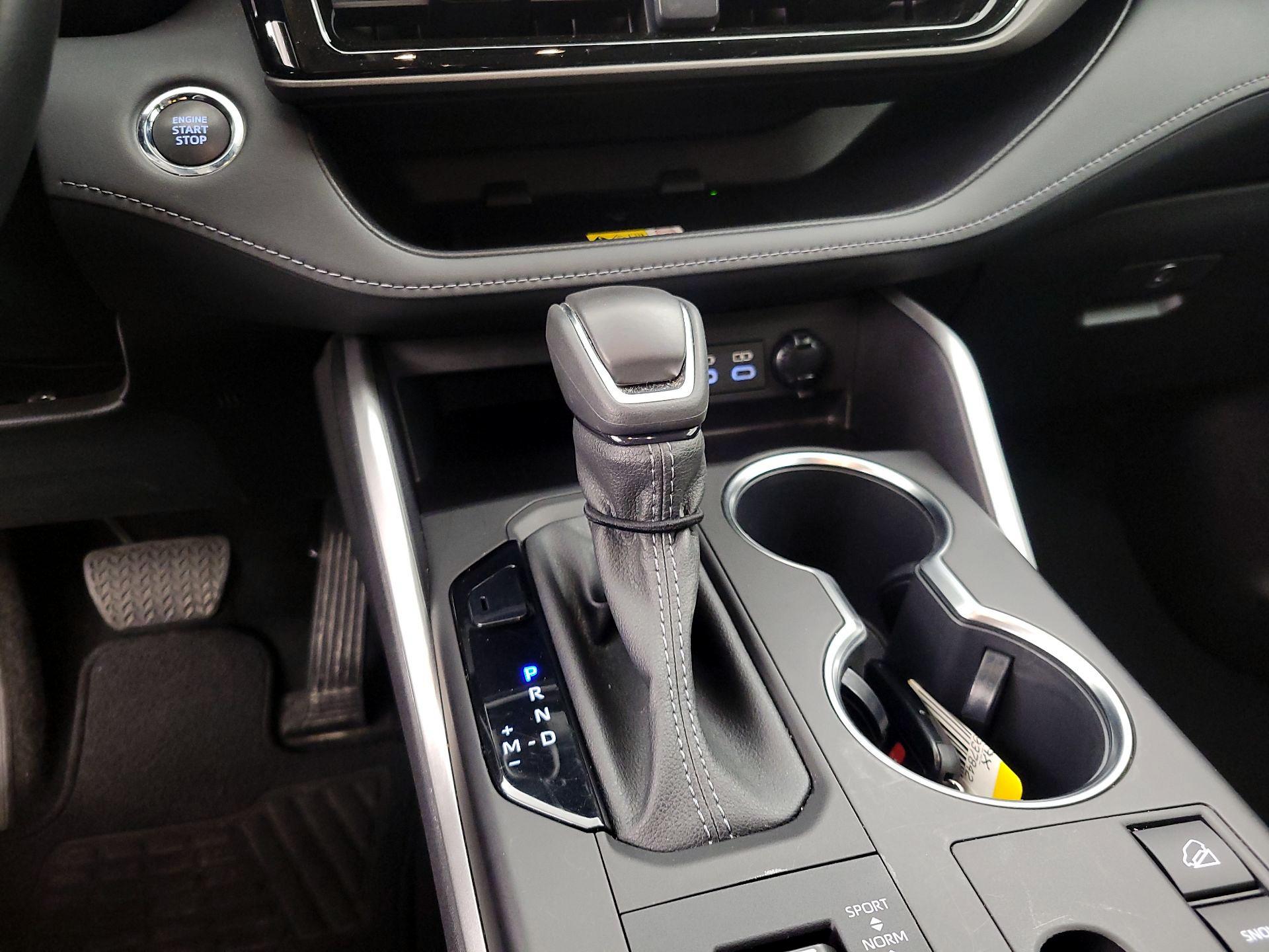 Thumbnail: 2023 Toyota Highlander - 17