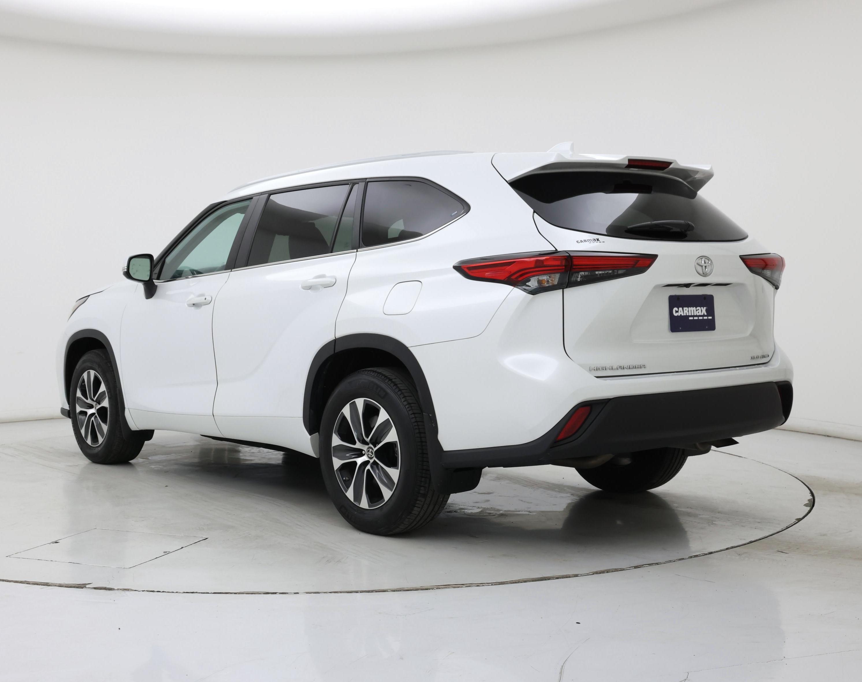 Thumbnail: 2023 Toyota Highlander - 2