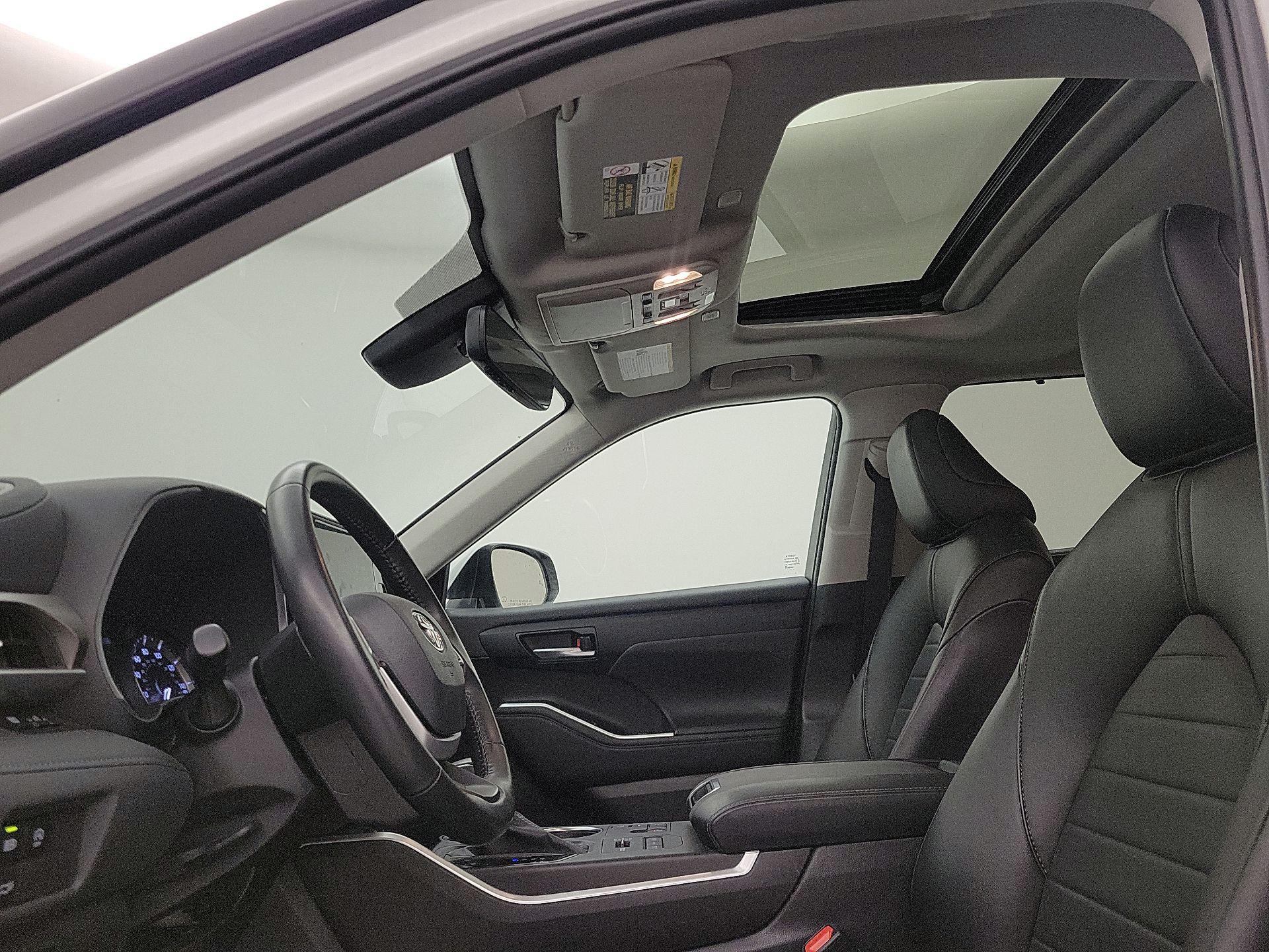 Thumbnail: 2023 Toyota Highlander - 19