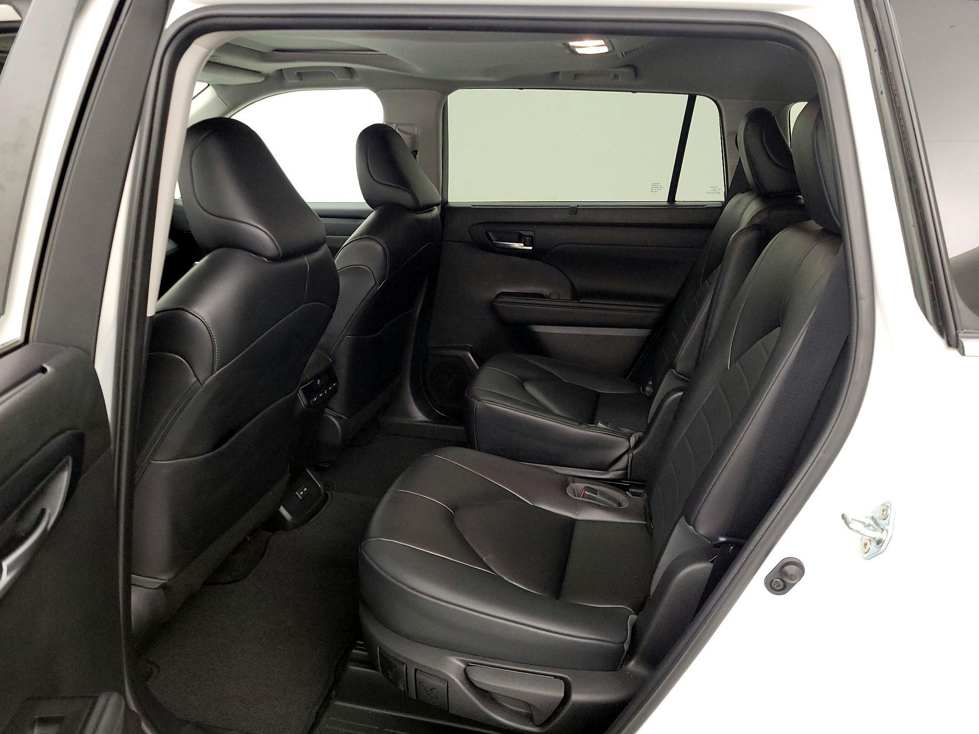 Thumbnail: 2023 Toyota Highlander - 20