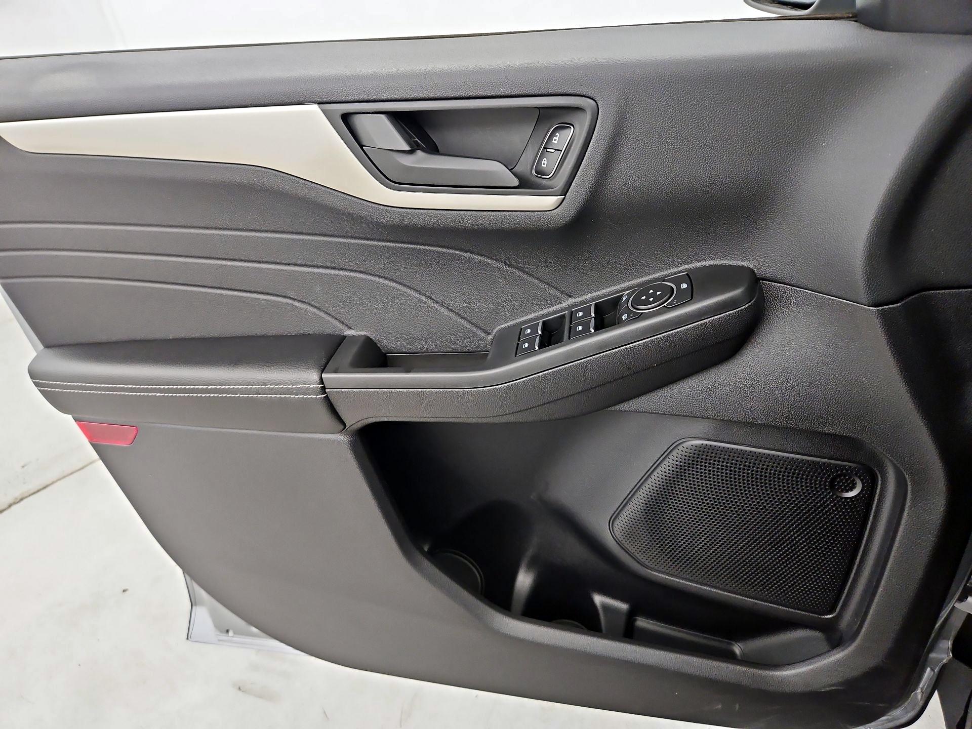 Thumbnail: 2022 Ford Escape - 12