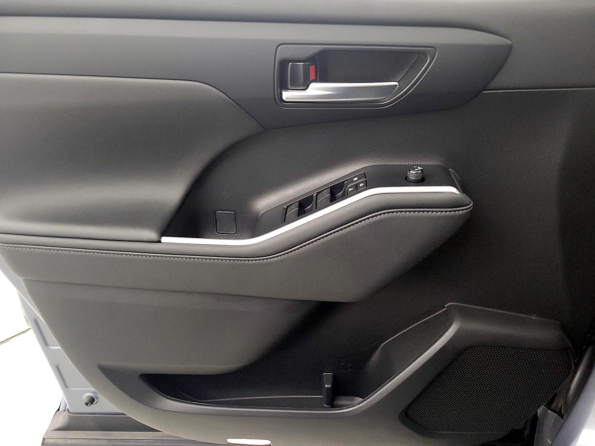 Thumbnail: 2024 Toyota Highlander - 12