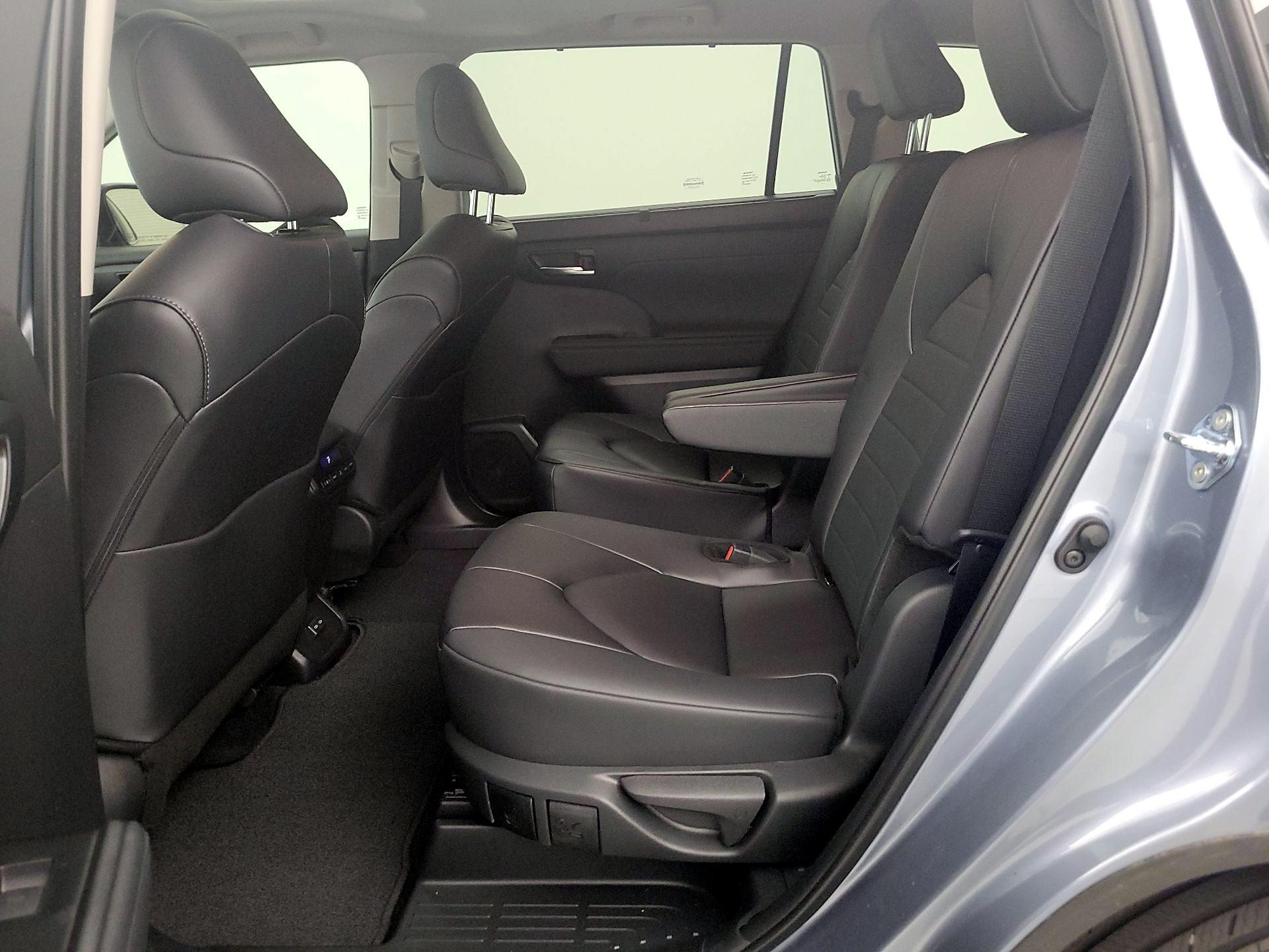 Thumbnail: 2024 Toyota Highlander - 20