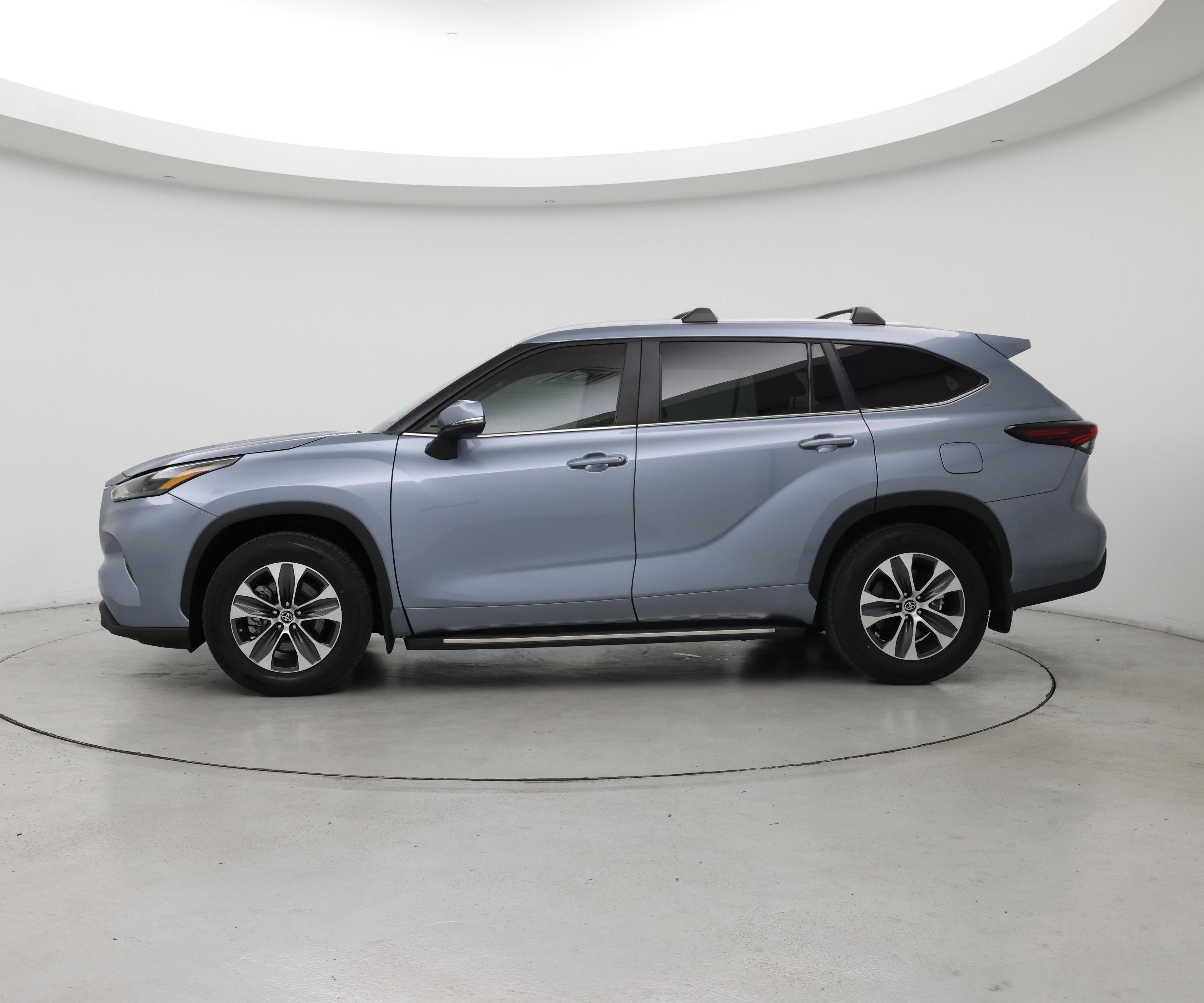 Thumbnail: 2024 Toyota Highlander - 3